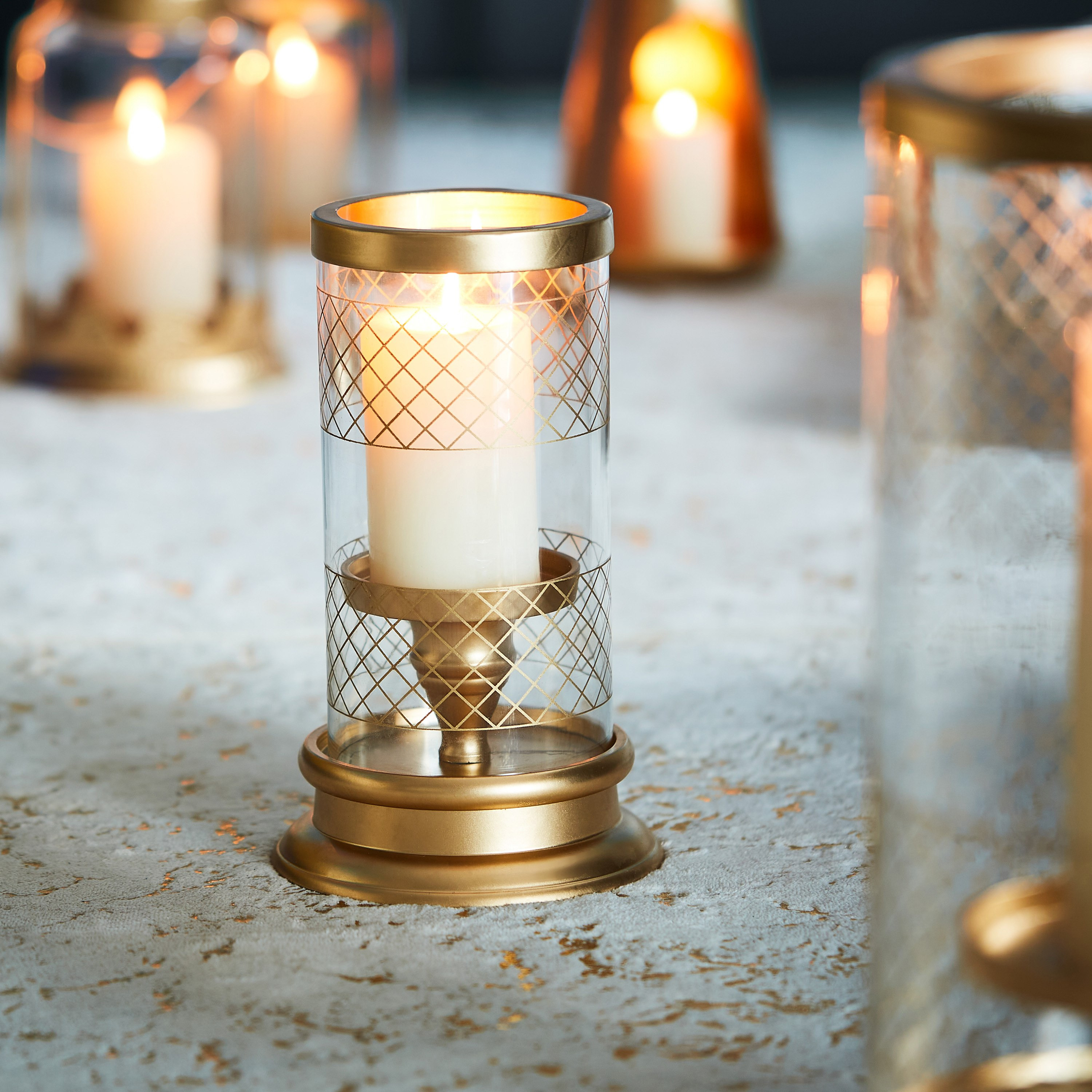 حامل شموع بغطاء زجاجي من ألور-hbxlivingroom-decorandaccessories-candleholders-image-2