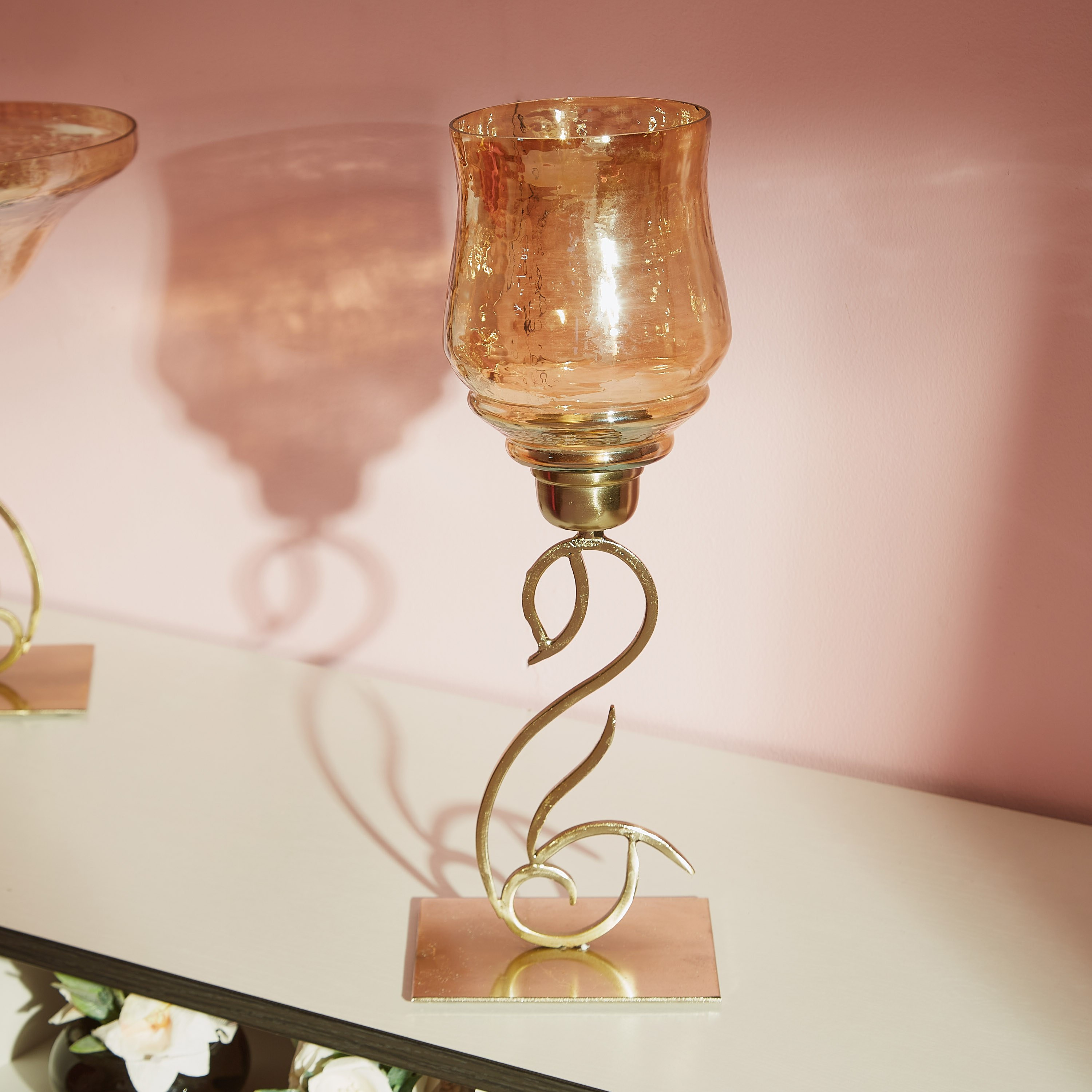 حامل شموع قوس معدني بفانوس من أهانا-hbxlivingroom-decorandaccessories-candleholders-image-1