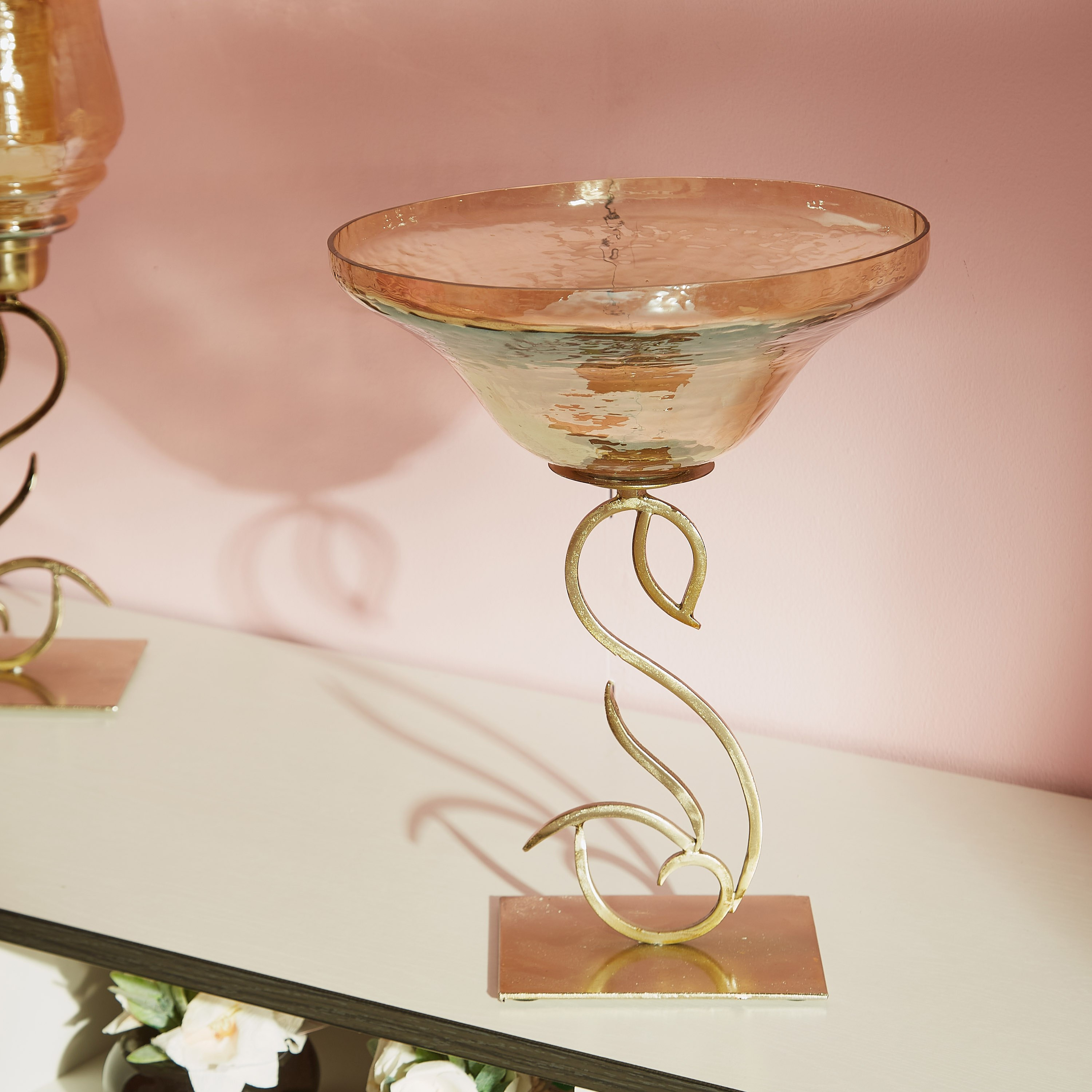 قوس معدني بوعاء من أهانا-hbxlivingroom-decorandaccessories-candleholders-image-1