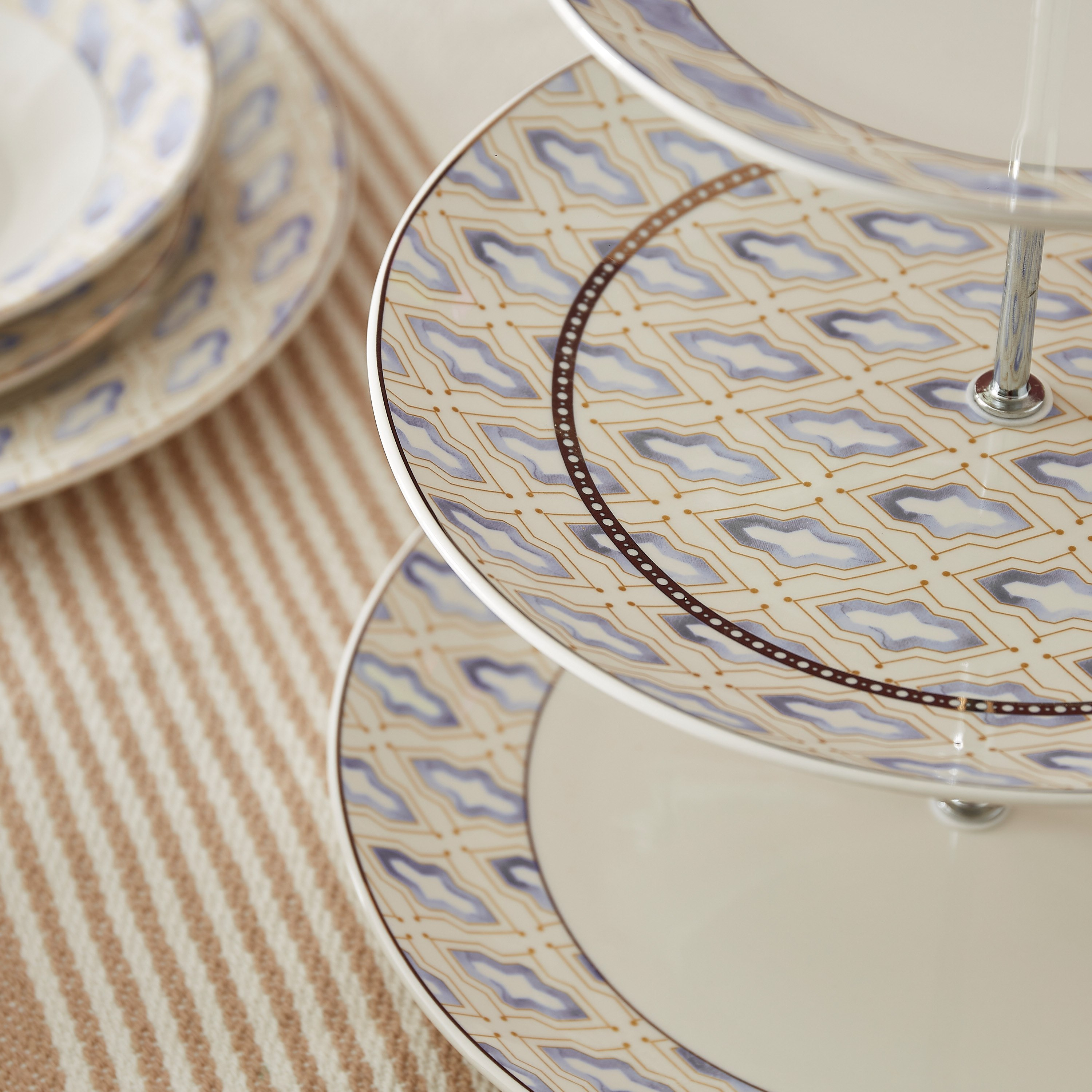 حامل كيك 3 طوابق من أورنيت-hbxdecorandfurnishings-tabletop-serveware-image-3