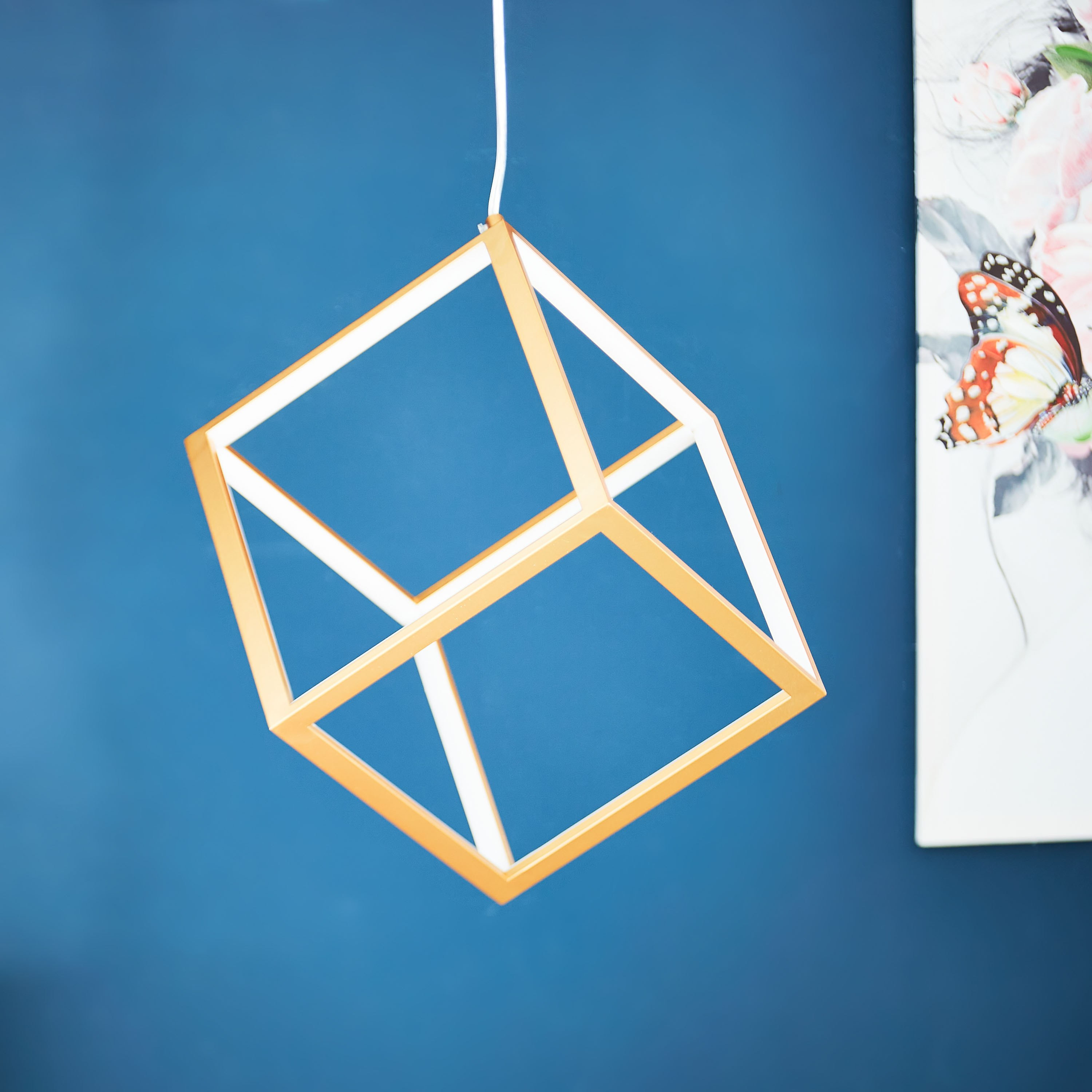 مصباح سقف إل إي دي ذهبي مودرن بتصميم مكعب هندسي من ماتيو - 25x25 سم-hbxhomeware-hbxdecorandfurnishings-image-2