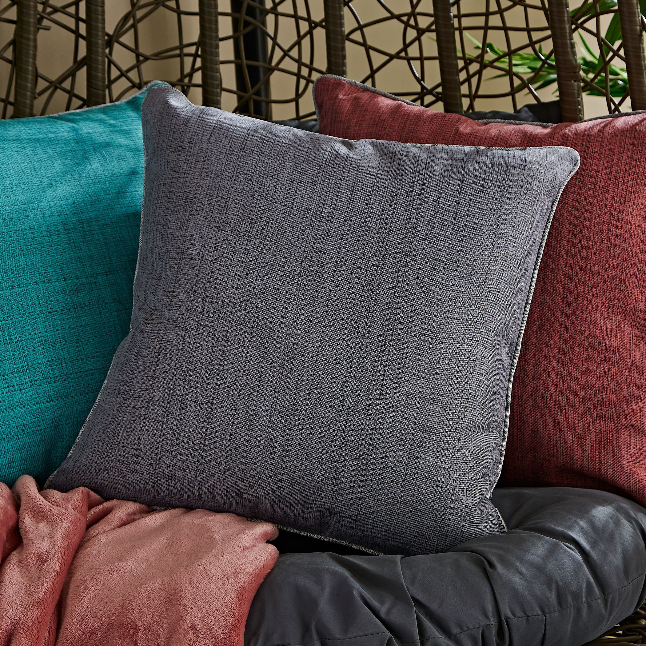 وسادة محشوة سادة - 45x45 سم - ألين-hbxlivingroom-furnishings-cushionsandcovers-filledcushions-image-1