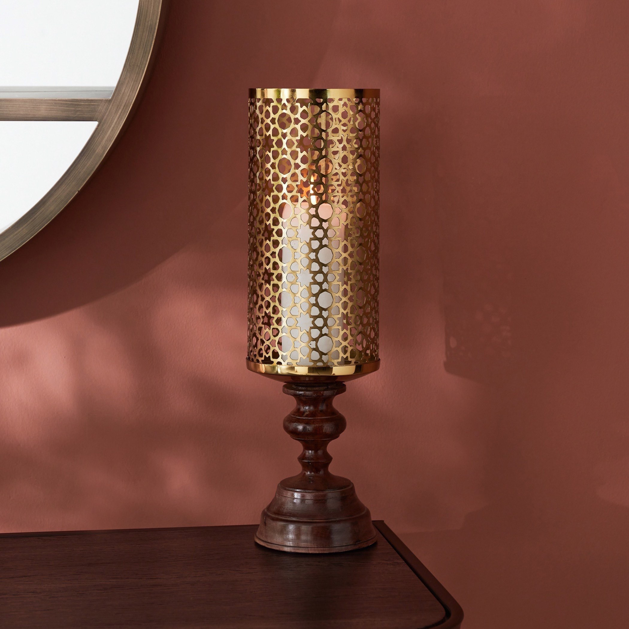 حامل شموع جالي معدني بتصميم فانوس من مشربية مهر-hbxlivingroom-decorandaccessories-candleholders-image-1