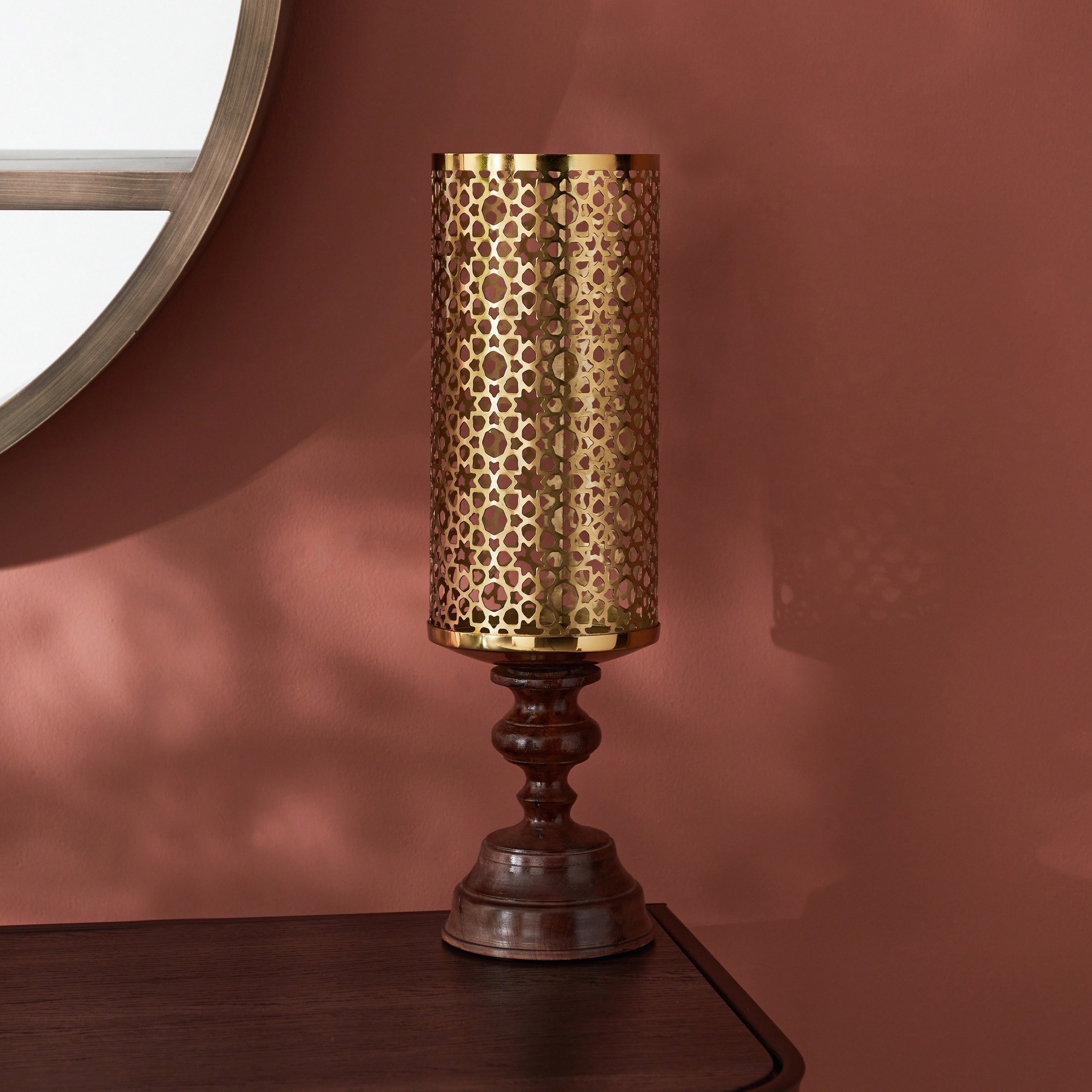 حامل شموع جالي معدني بتصميم فانوس من مشربية مهر-hbxlivingroom-decorandaccessories-candleholders-image-2