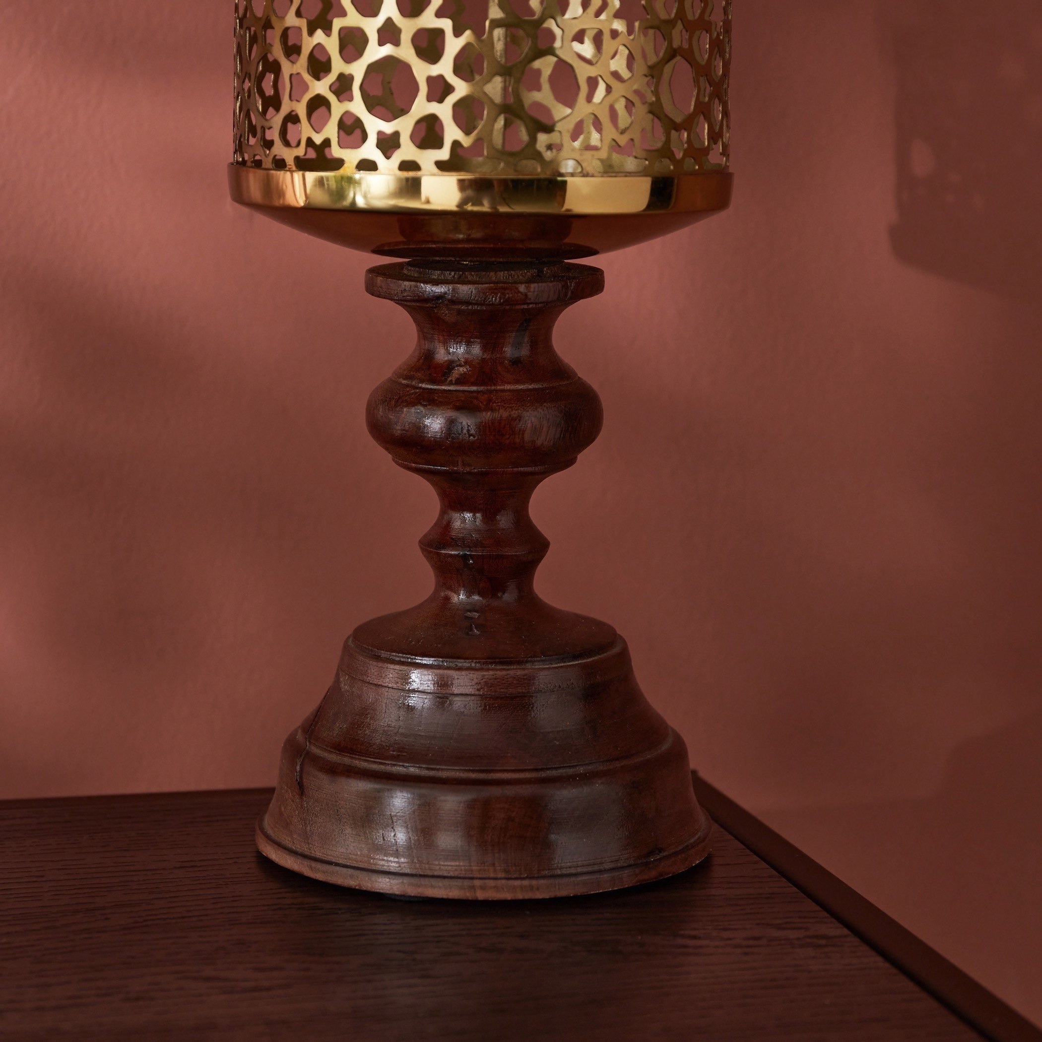 حامل شموع جالي معدني بتصميم فانوس من مشربية مهر-hbxlivingroom-decorandaccessories-candleholders-image-4