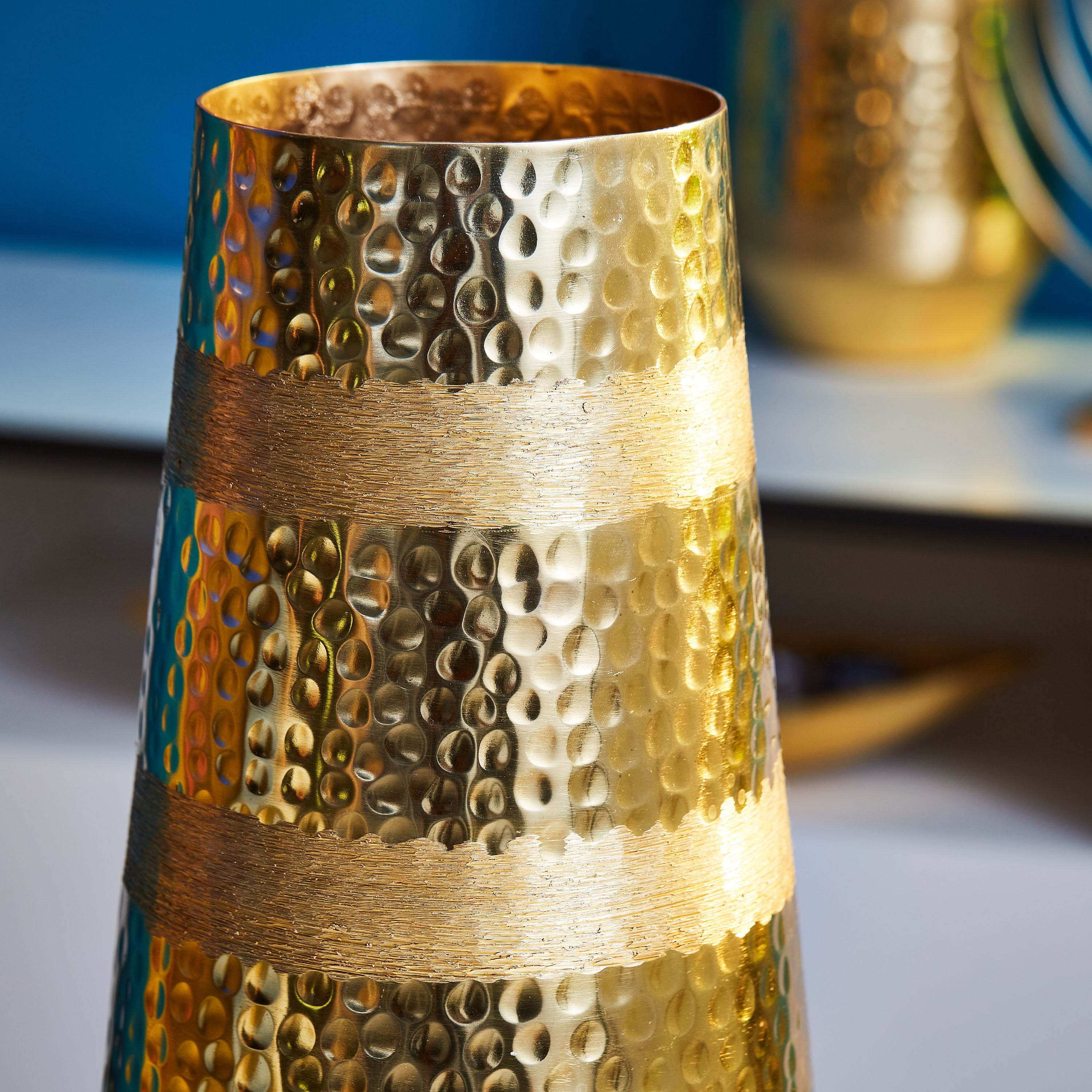 مزهريّة معدنيّة مقلّمة من انايا-hbxbedroom-decorandaccessories-vases-image-2