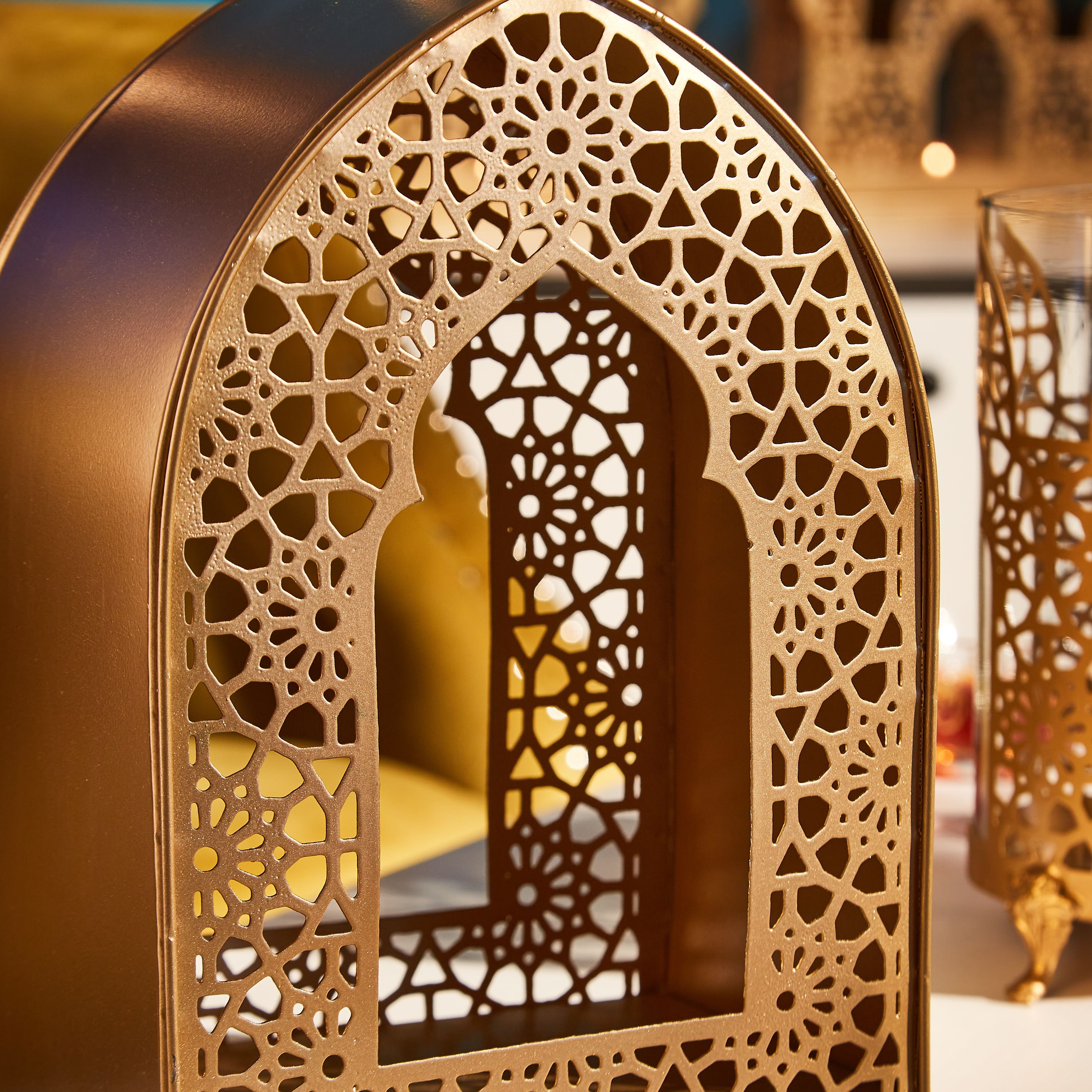 فانوس جاروخا معدني مشربية من كاي-hbxdecorandfurnishings-homeaccessories-lanterns-image-3