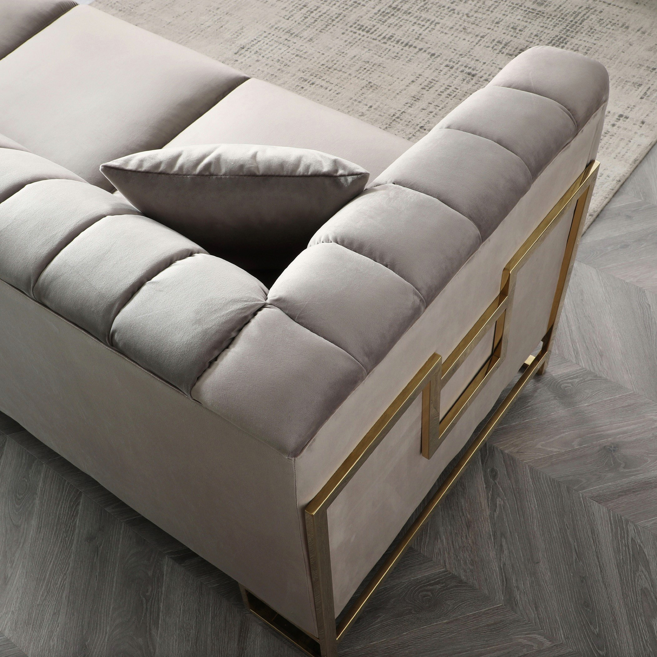كنبة مخمليّة 3 مقاعد من آندس-hbxlivingroom-sofasandarmchairs-sofas-image-7