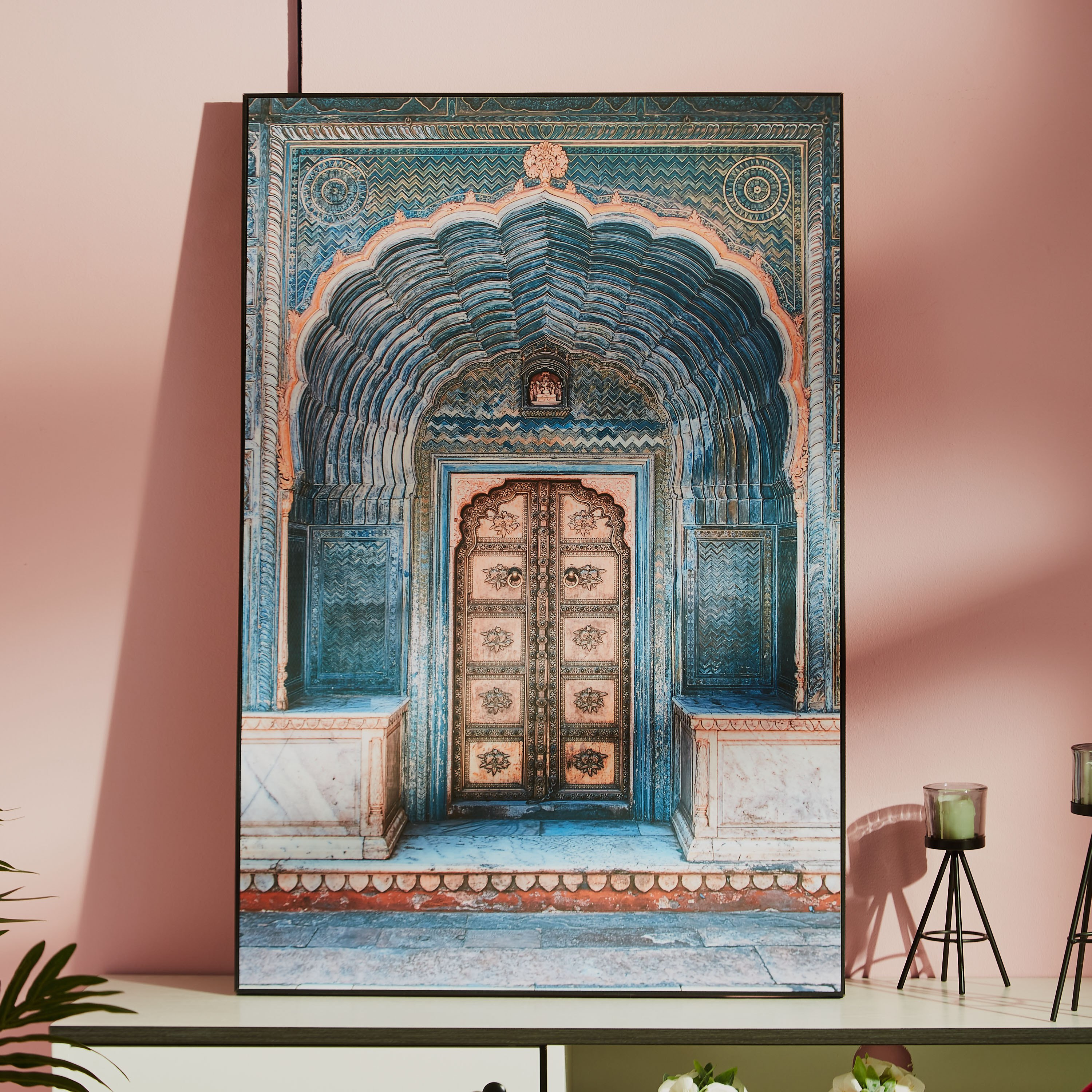 لوحة مؤطّرة كانفاس لامعة بتصميم باب قصر من رابية-hbxhomeware-hbxdecorandfurnishings-image-1