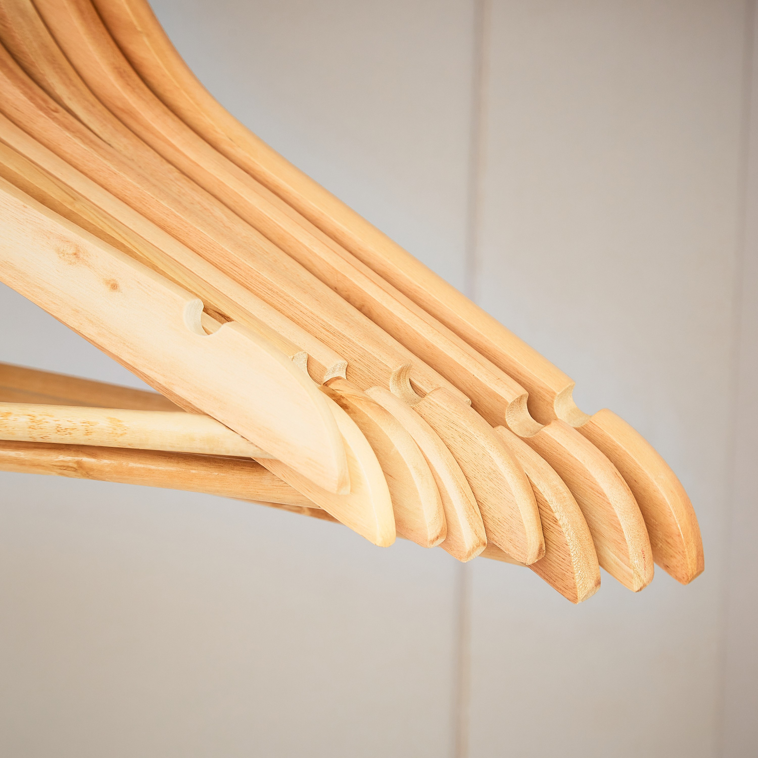علّاقات خشبية من فوريست - طقم من 8 قطع-hbxhomeware-bathandlaundry-clothesdryingracks-image-4