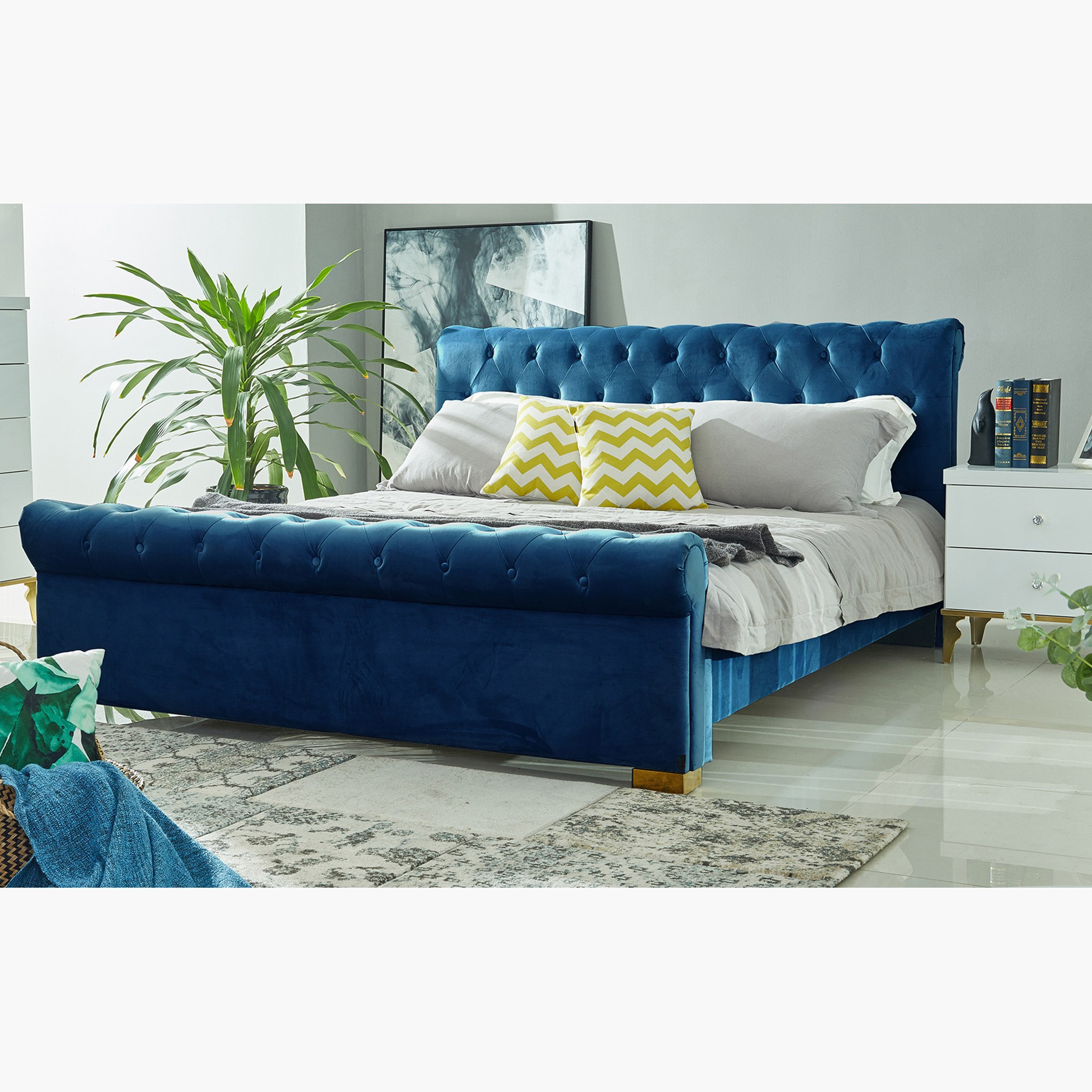 سرير كينج منجّد من أورو - 180x200 سم-hbxfurniture-bedsandbedsets-beds-king-image-1