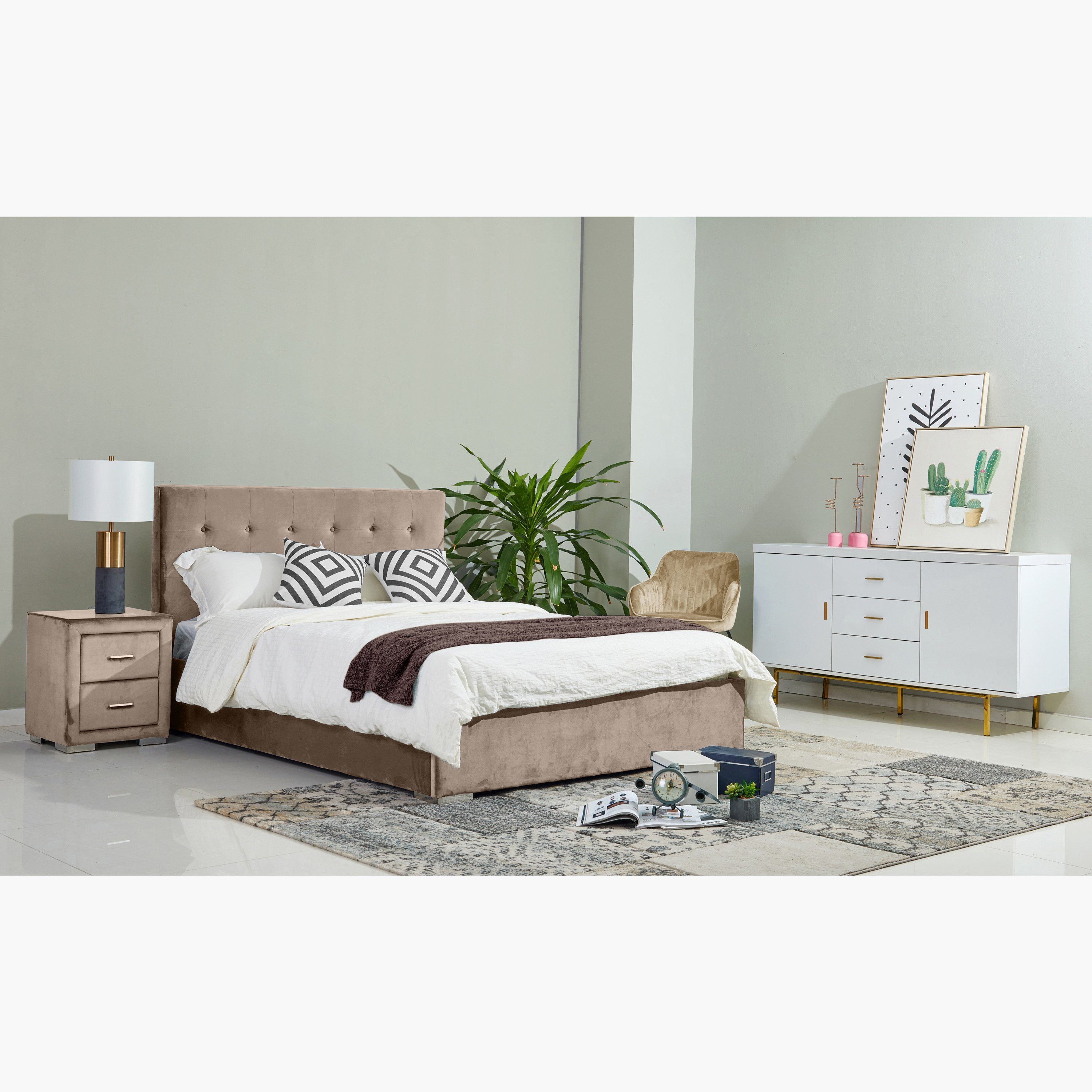 طاولة سرير جانبية منجدة بسطح من الزجاج المعالج حراريًا من تايلور-PROMO_HB_SA_HBX10_TH1000_NEW_031025-image-13