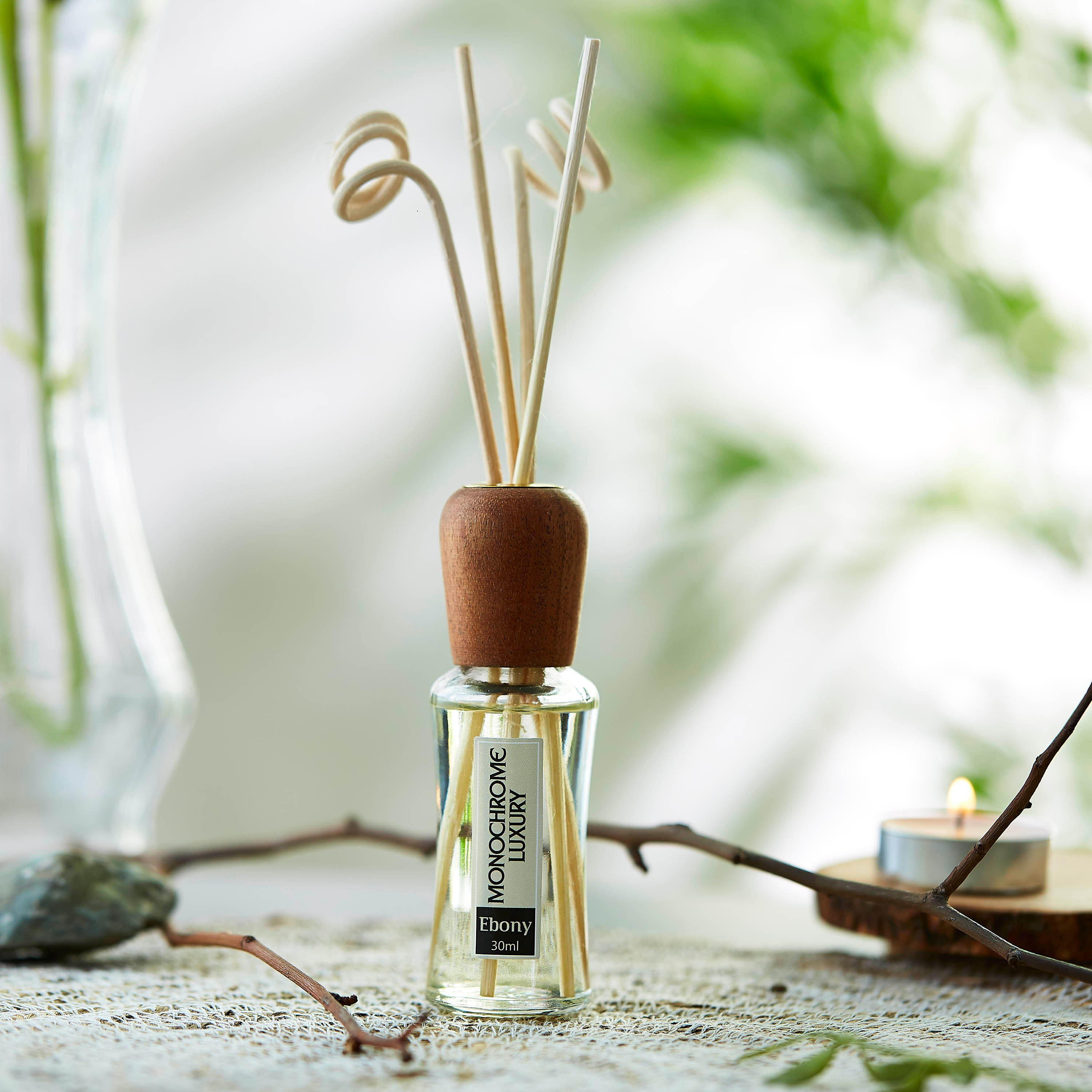 طقم موزع عطر أبنوس الفاخر أحادي اللون مع أعواد سبيرال من زين - 30 مل-PROMO_HB_AE_B1G1_250925-image-1