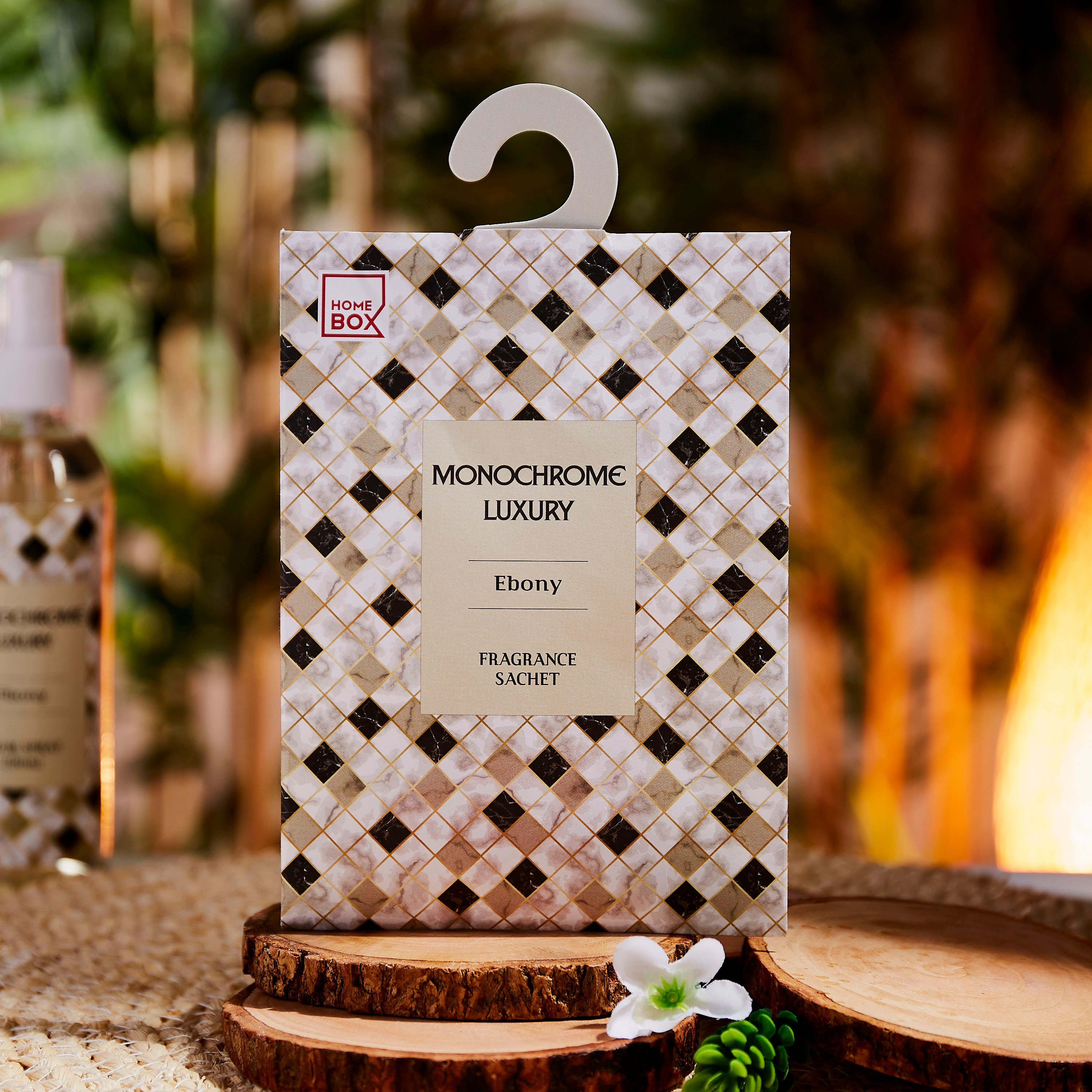 كيس معطر برائحة خشب الأبنوس الفاخرة أحادية اللون من زين - 10 جم-hbxdecorandfurnishings-homefragrance-roomfreshnersandaromamist-image-1