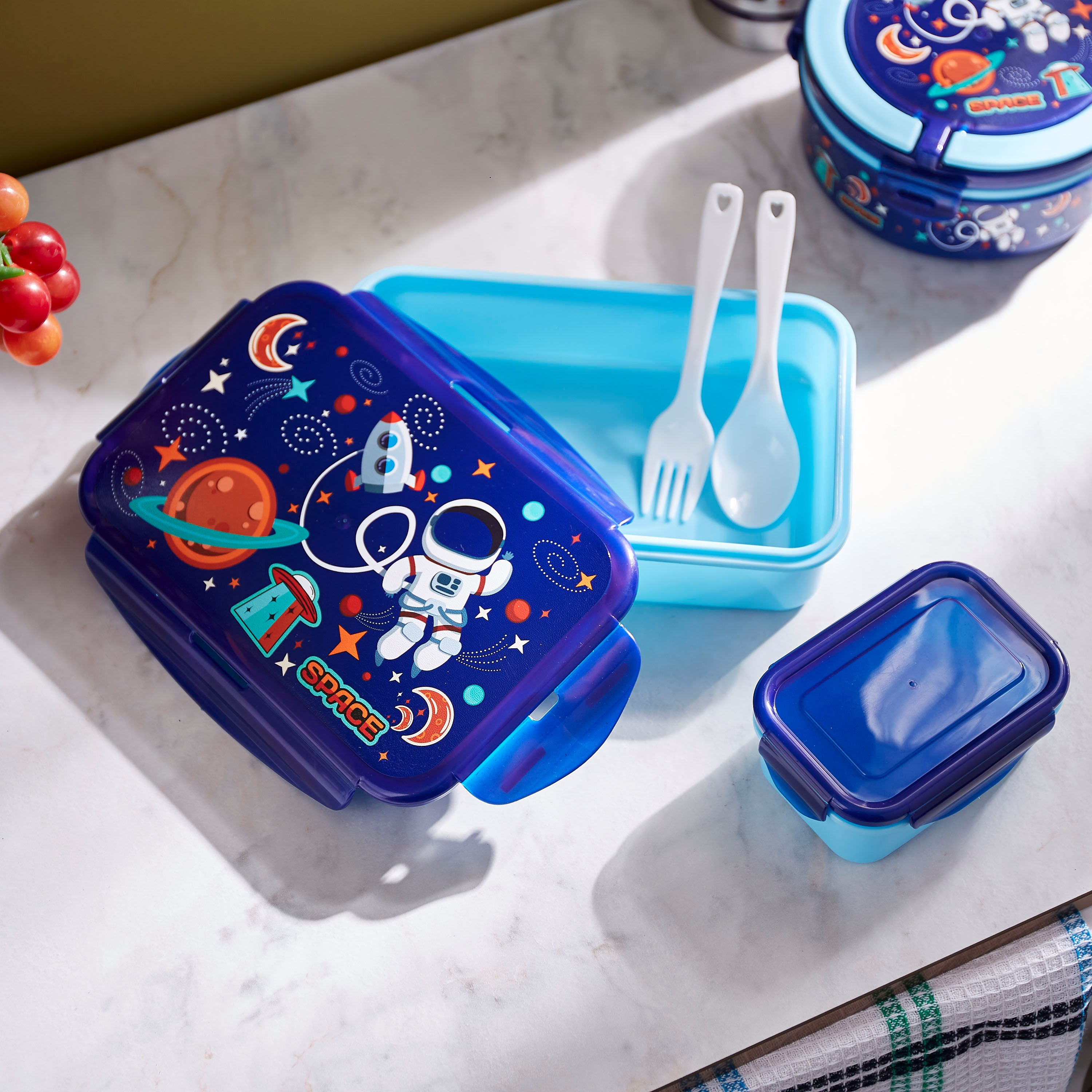 طقم صندوق غداء 4 قطع من جالاكسي - 950 مل-hbxhomeware-hbxkidsandyouth-image-2