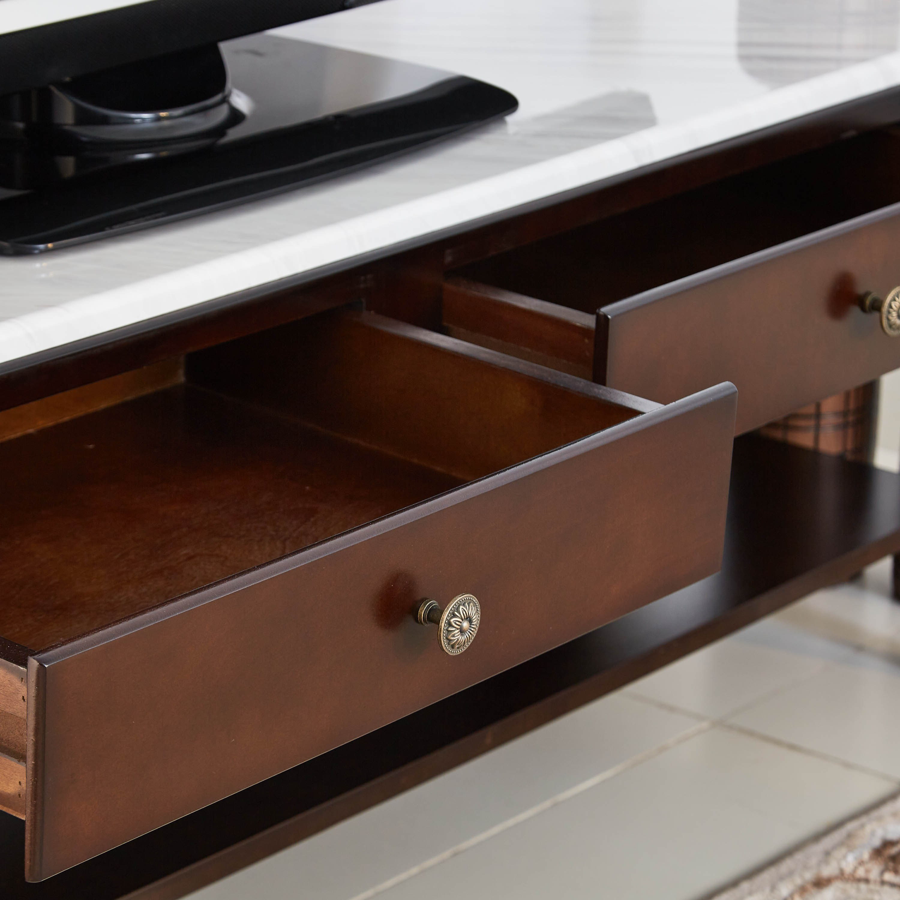 وحدة تلفاز منخفضة للأجهزة حتى 65 بوصة من بيتون-hbxlivingroom-mediaunitsandstorage-tvunits-image-4
