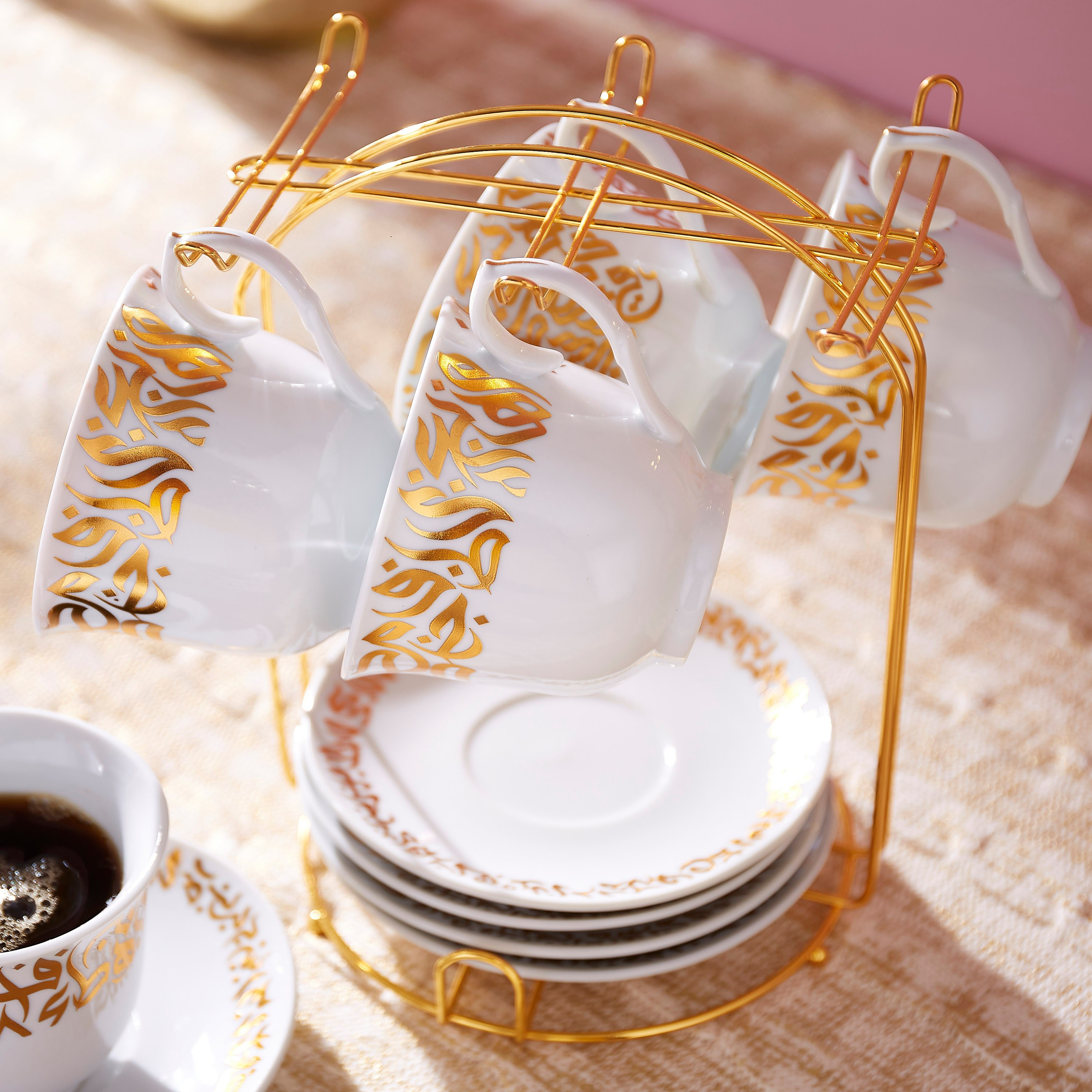 طقم فناجين وأطباق وحامل بطبعات كاليجرافي- من 13 قطعة-hbxhomeware-hbxkitchen-image-3