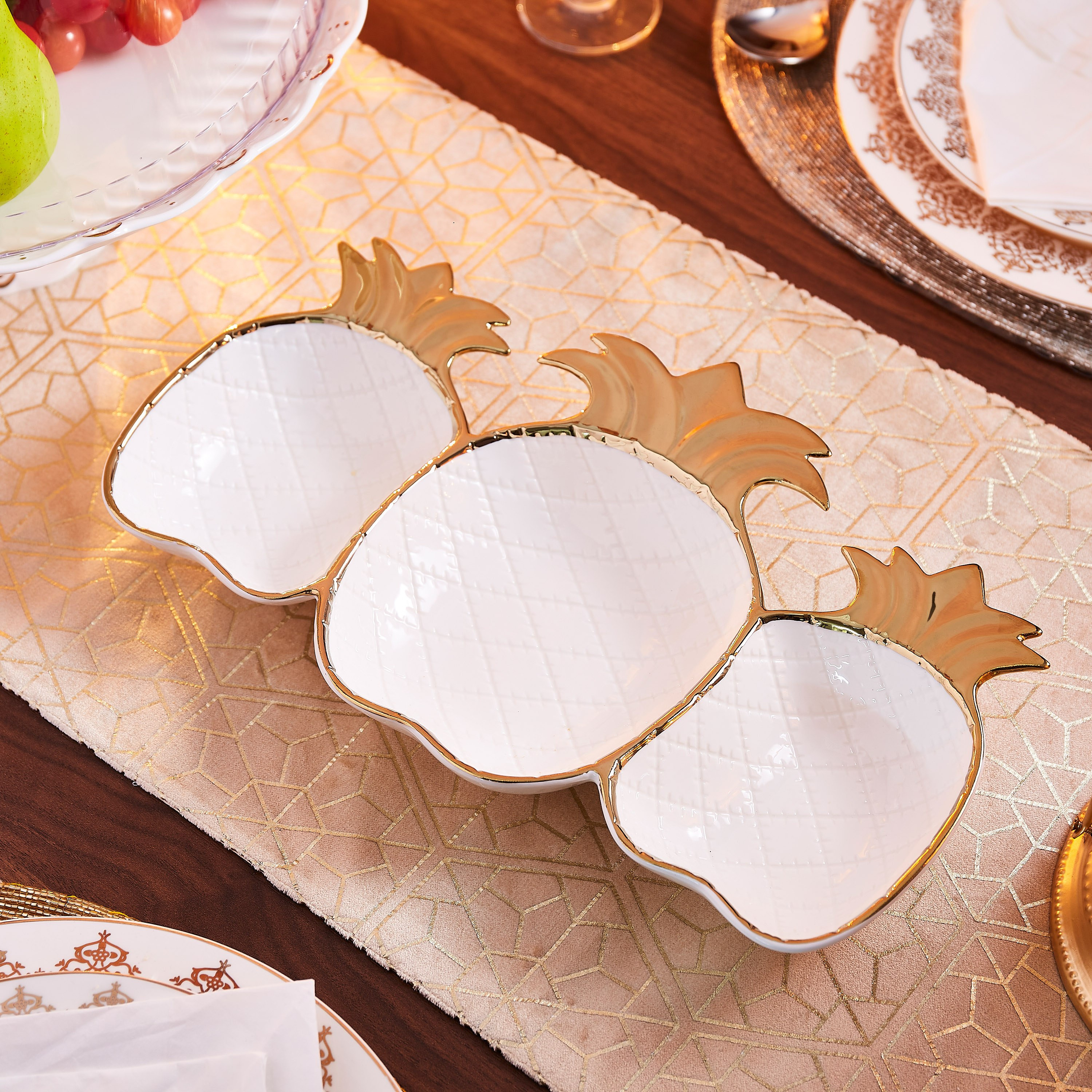 طبق بتصميم أناناس مكون من 3 أقسام - 33x19 سم-hbxdecorandfurnishings-tabletop-serveware-image-1