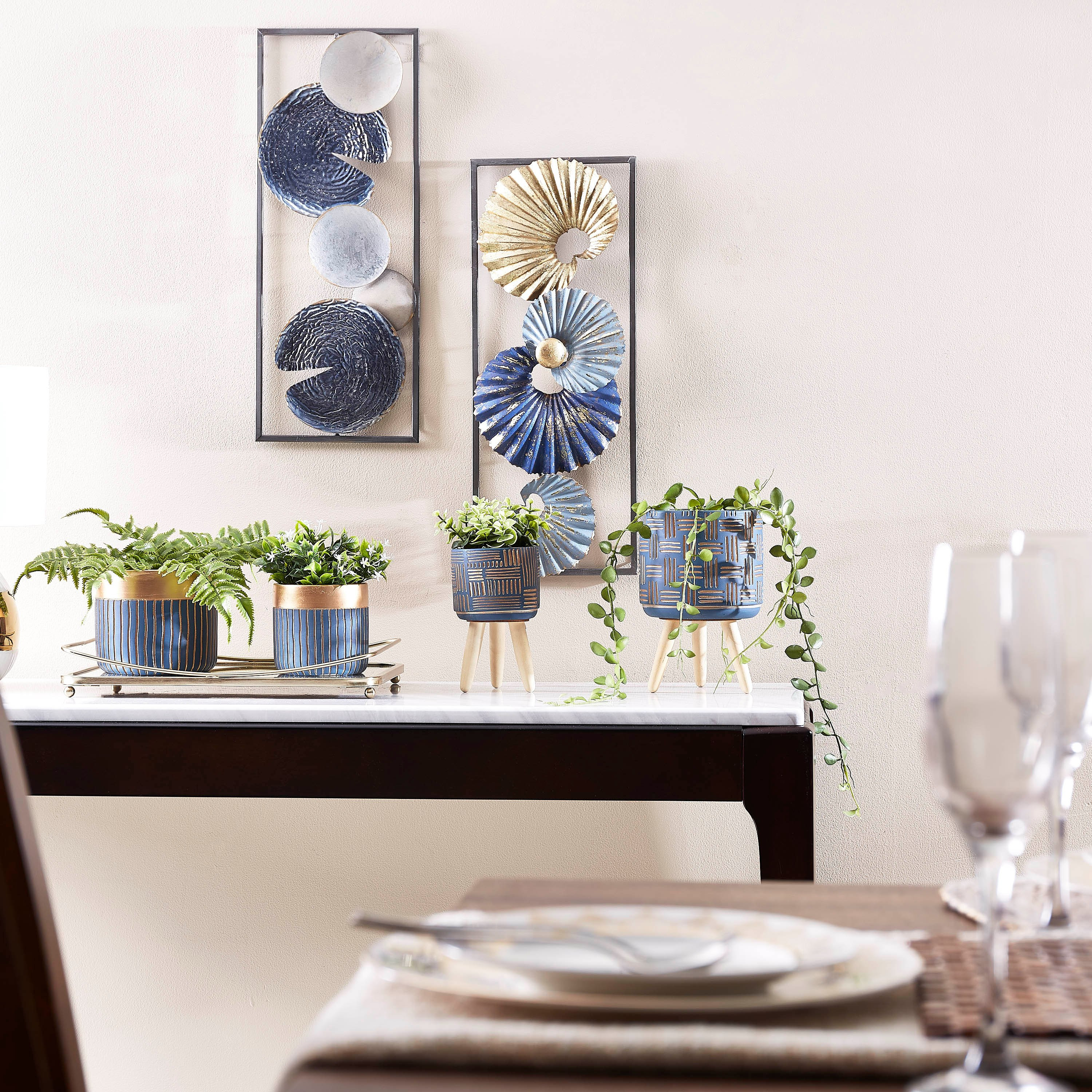زينة حائط مؤطرة لدوائر معدنية من آريس-hbxdiningroom-walldecor-wallart-image-4