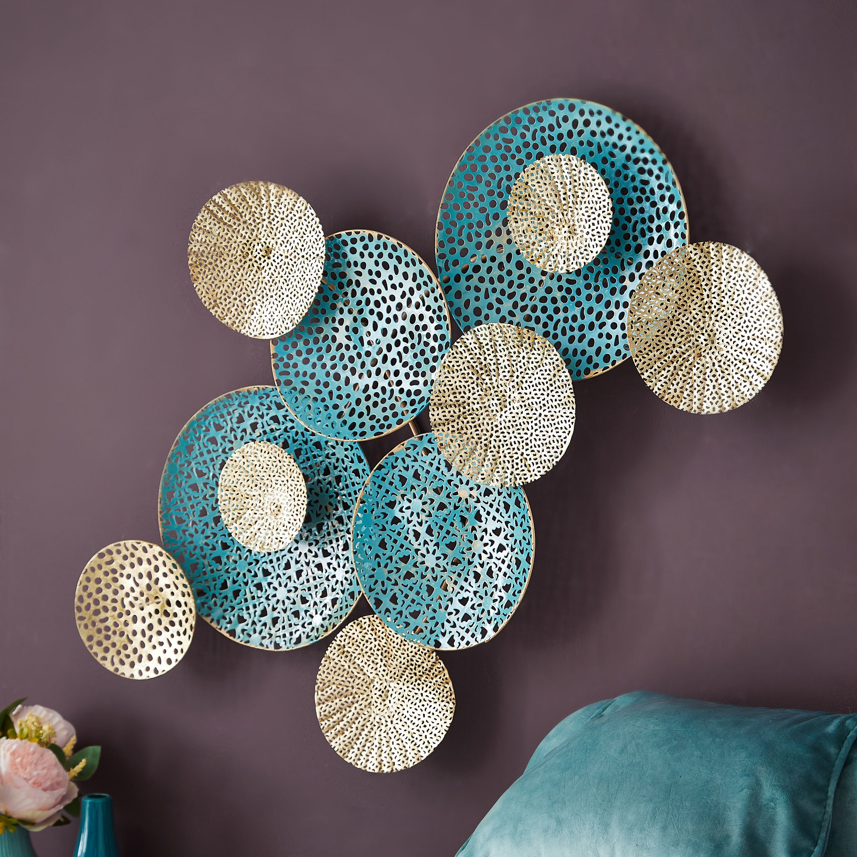 زينة حائط مستديرة معدنية من آريس-hbxdiningroom-walldecor-wallart-image-2