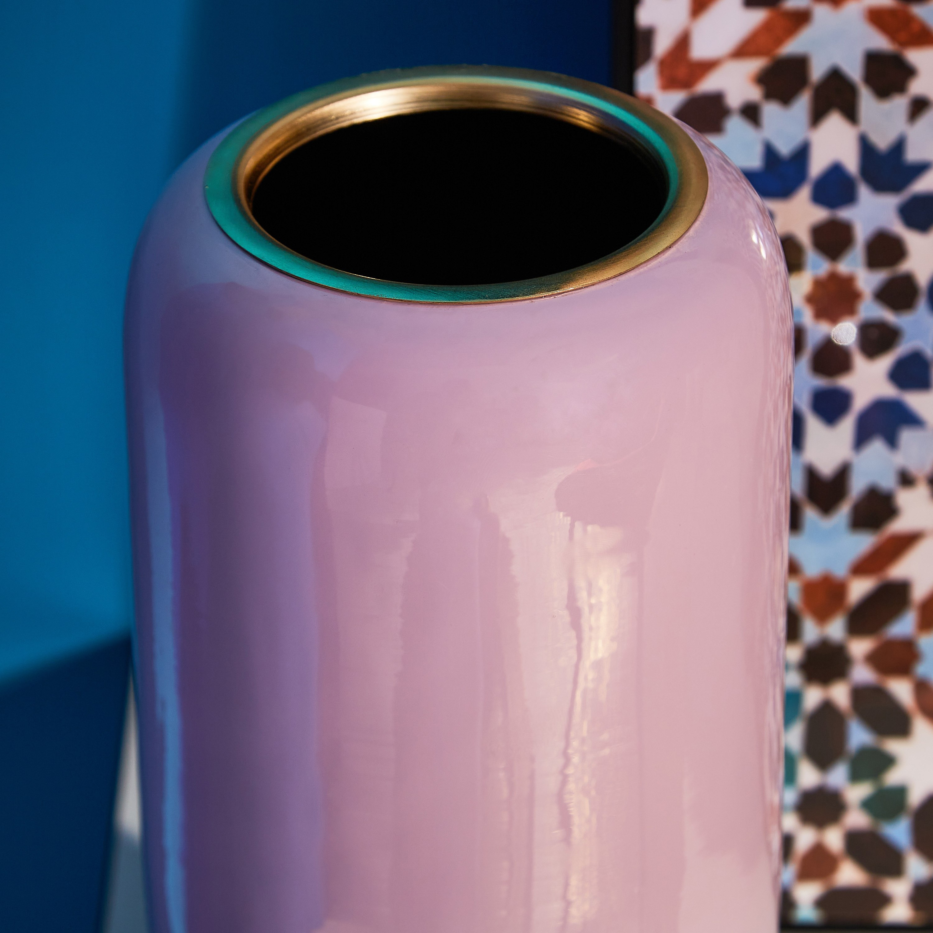 مزهرية ورد معدنية من آفرين-hbxbedroom-decorandaccessories-vases-image-3