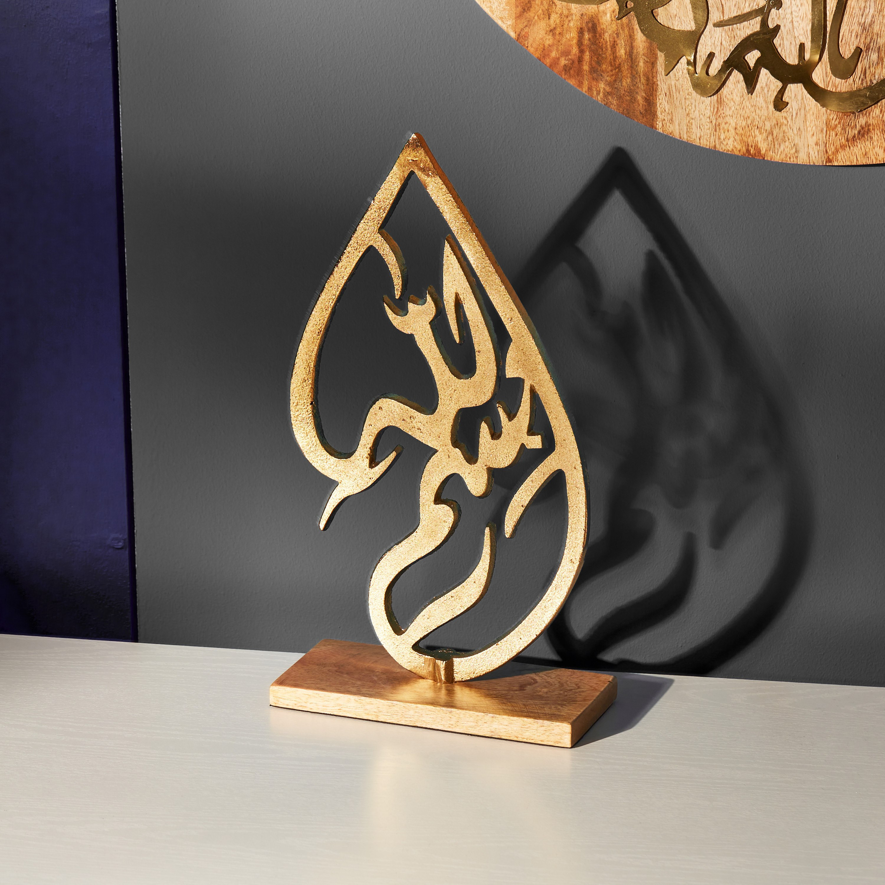 تمثال معدني بتصميم خط عربي من آفرين-hbxhomeware-homedecor-figurinesandornaments-image-1
