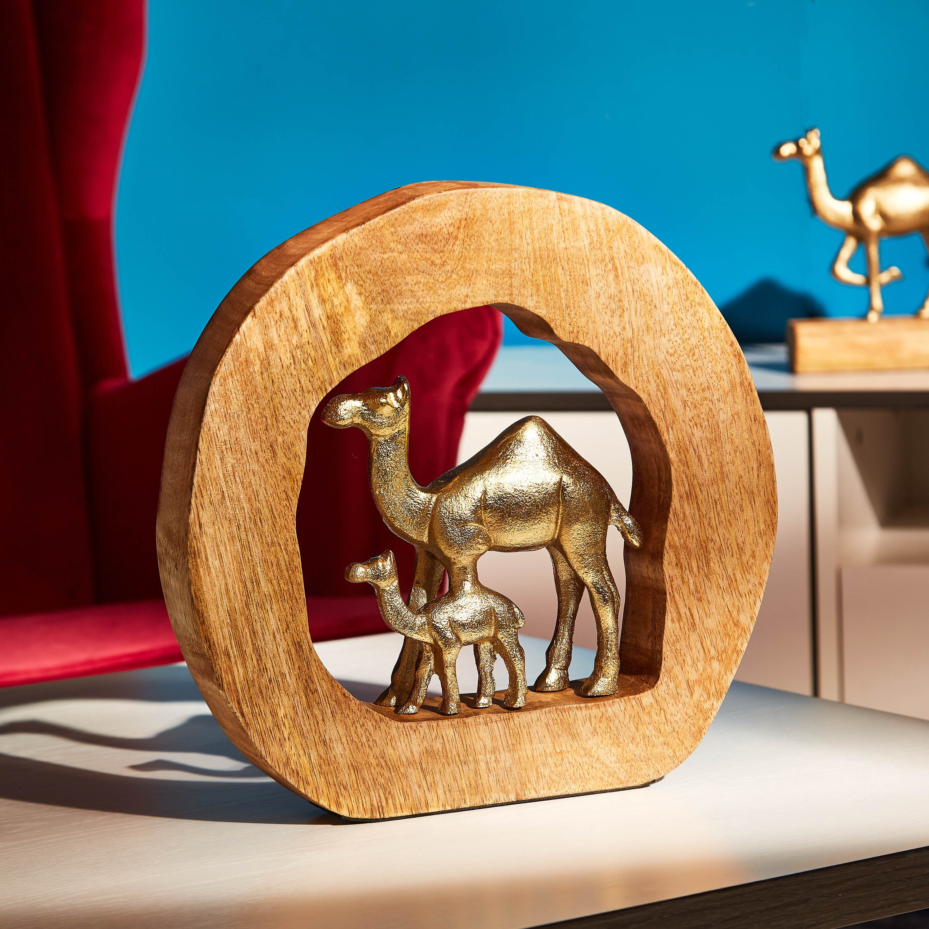 تمثال ناقة وصغيرها من الخشب والمعدن من أفرين-hbxhomeware-homedecor-figurinesandornaments-image-1