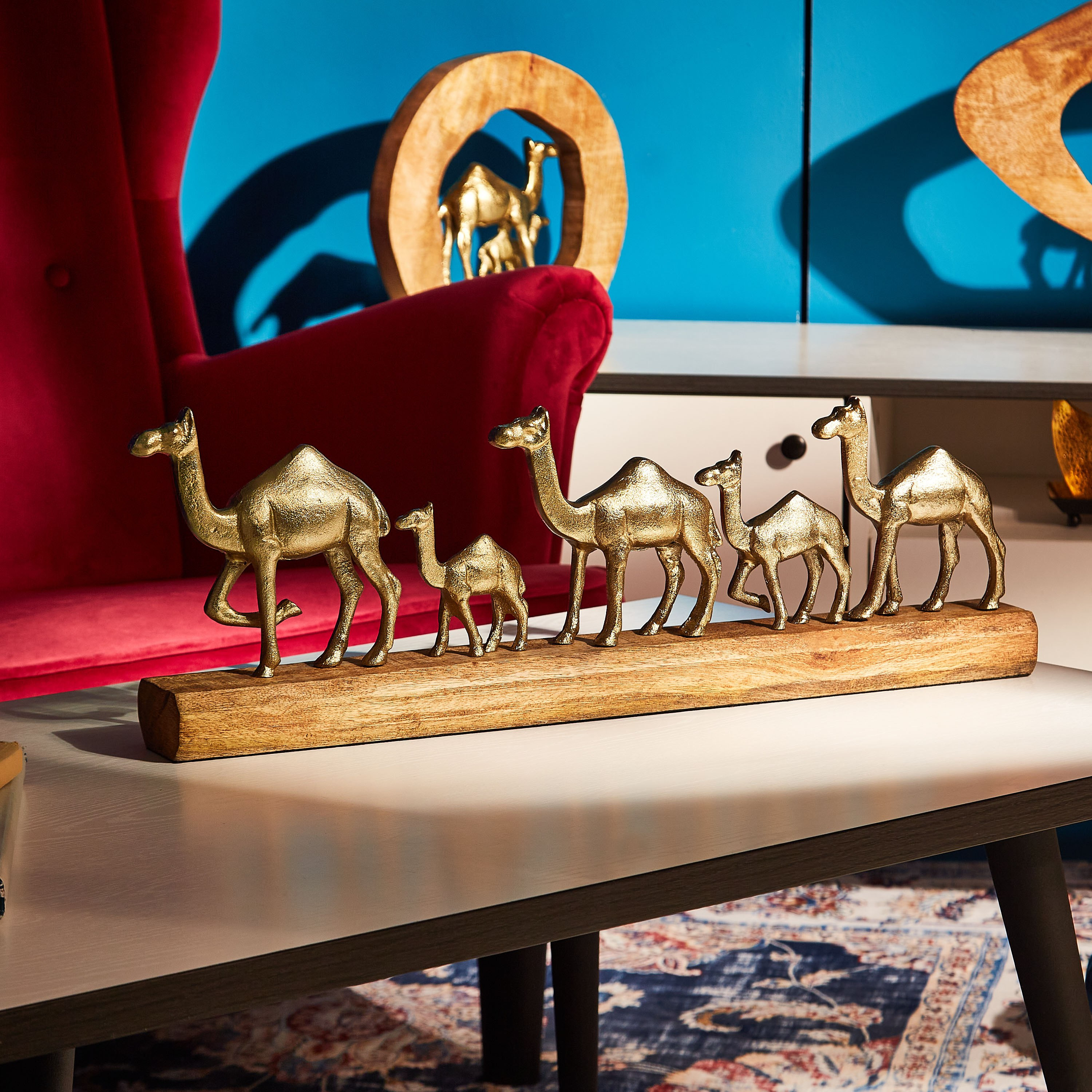 تمثال جمل على جذع خشبي من أفرين-hbxhomeware-homedecor-figurinesandornaments-image-1