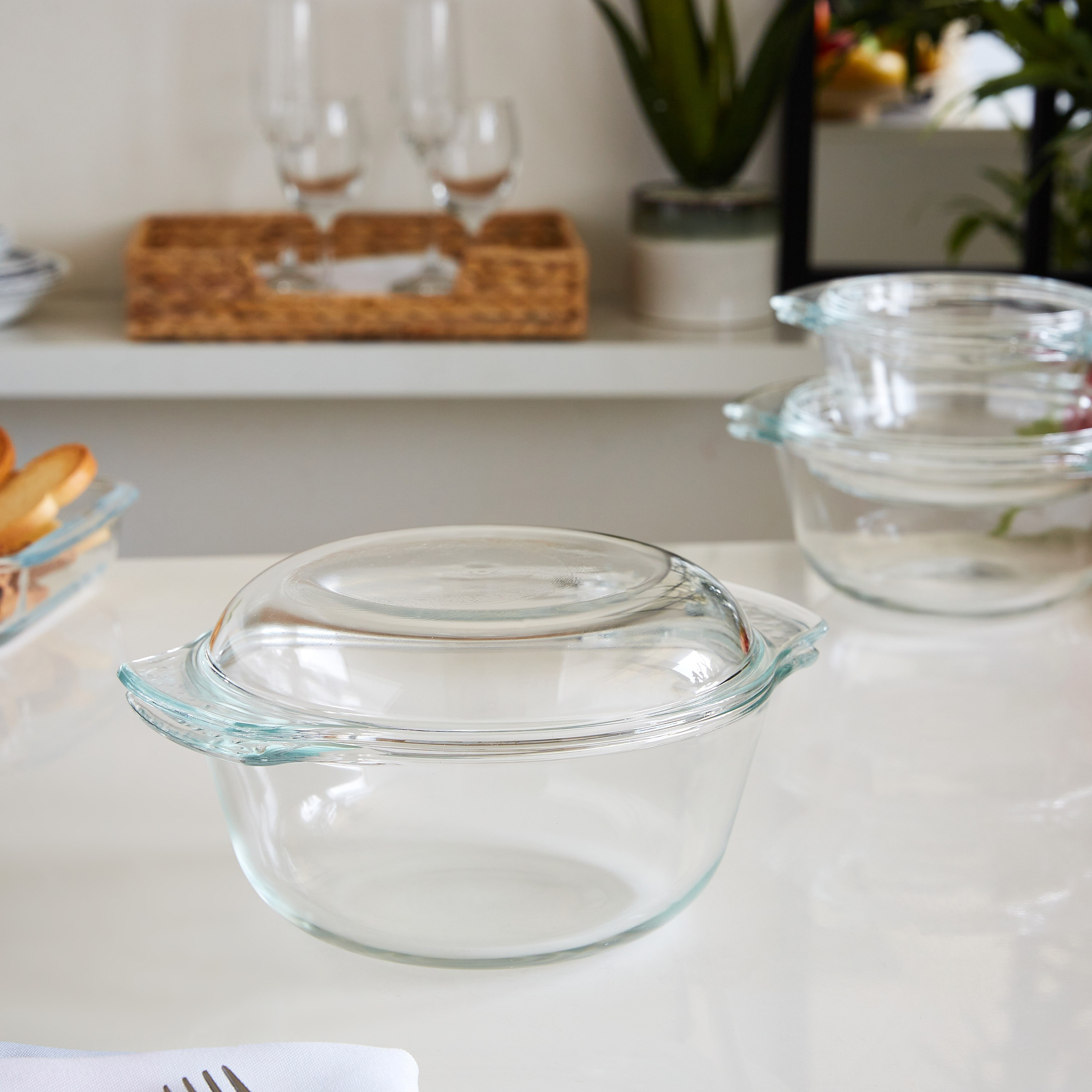 كسرولة بمقبض منقط وغطاء من جراسيا - 2 لتر-hbxkitchen-bakeware-image-1