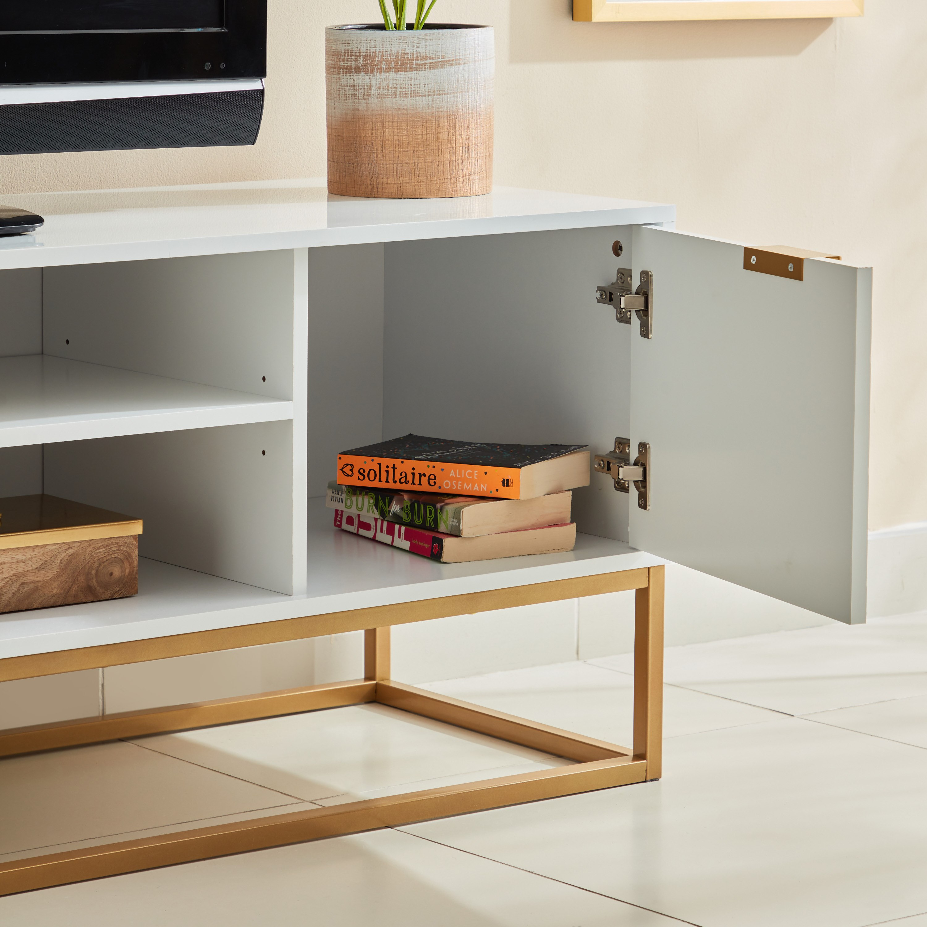 وحدة تلفاز ببابين ورفين للأجهزة حتى 65 بوصة من أودري-hbxlivingroom-mediaunitsandstorage-tvunits-image-3