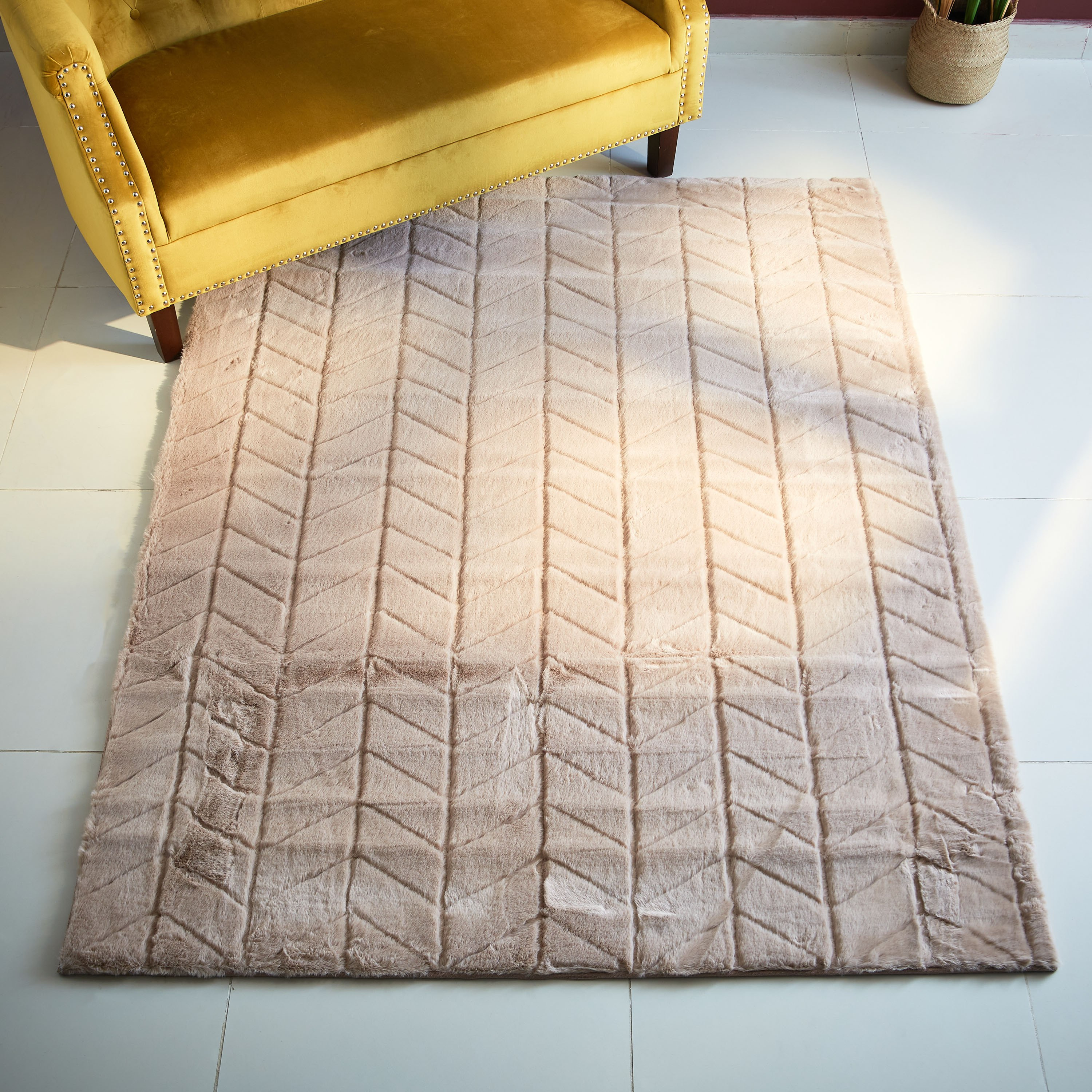 سجادة فرو أرنب بنقوش شيفرون من تاهسي - 150x200 سم-hbxdecorandfurnishings-floorcoverings-rugs-image-1
