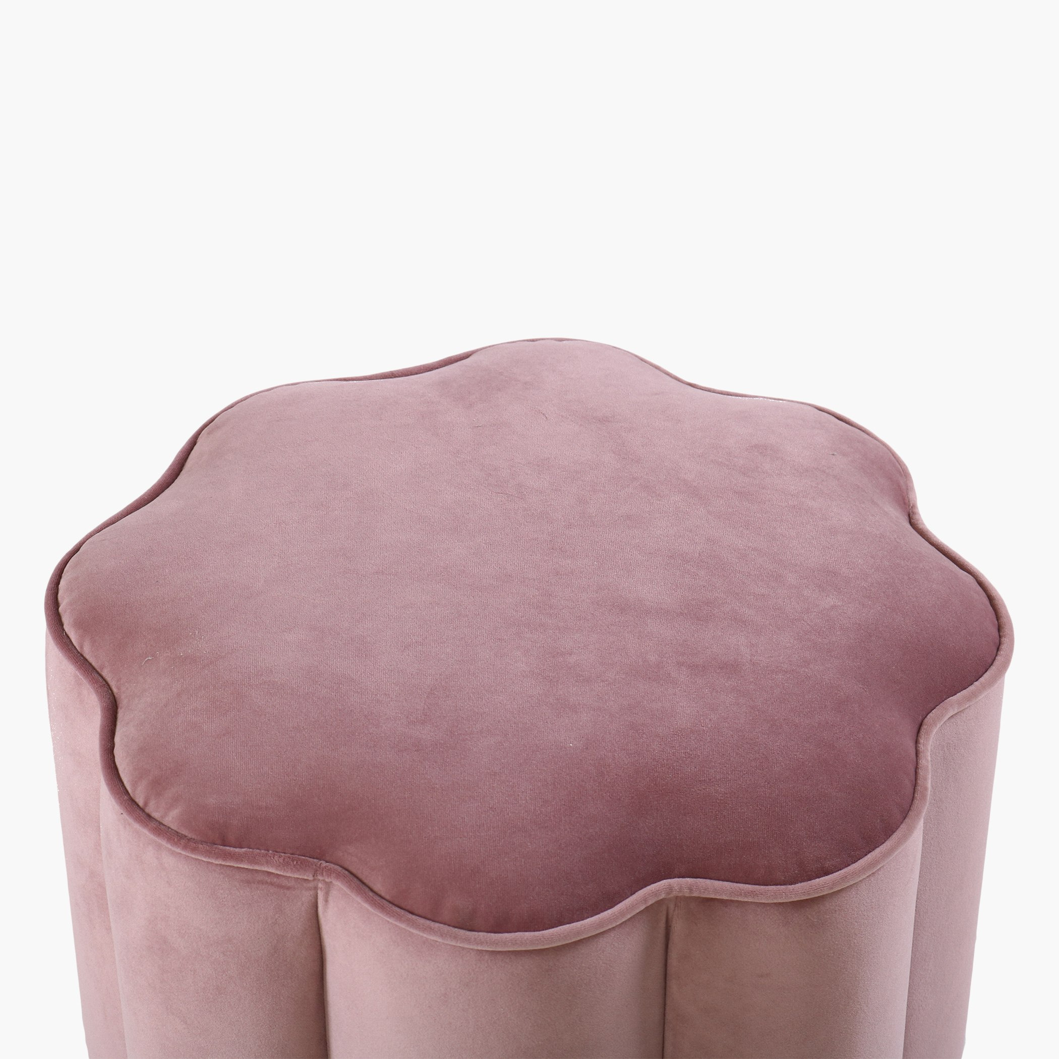 مسند قدم مخملي من فلورا-hbxlivingroom-sofasandarmchairs-ottomansandfootstools-image-3
