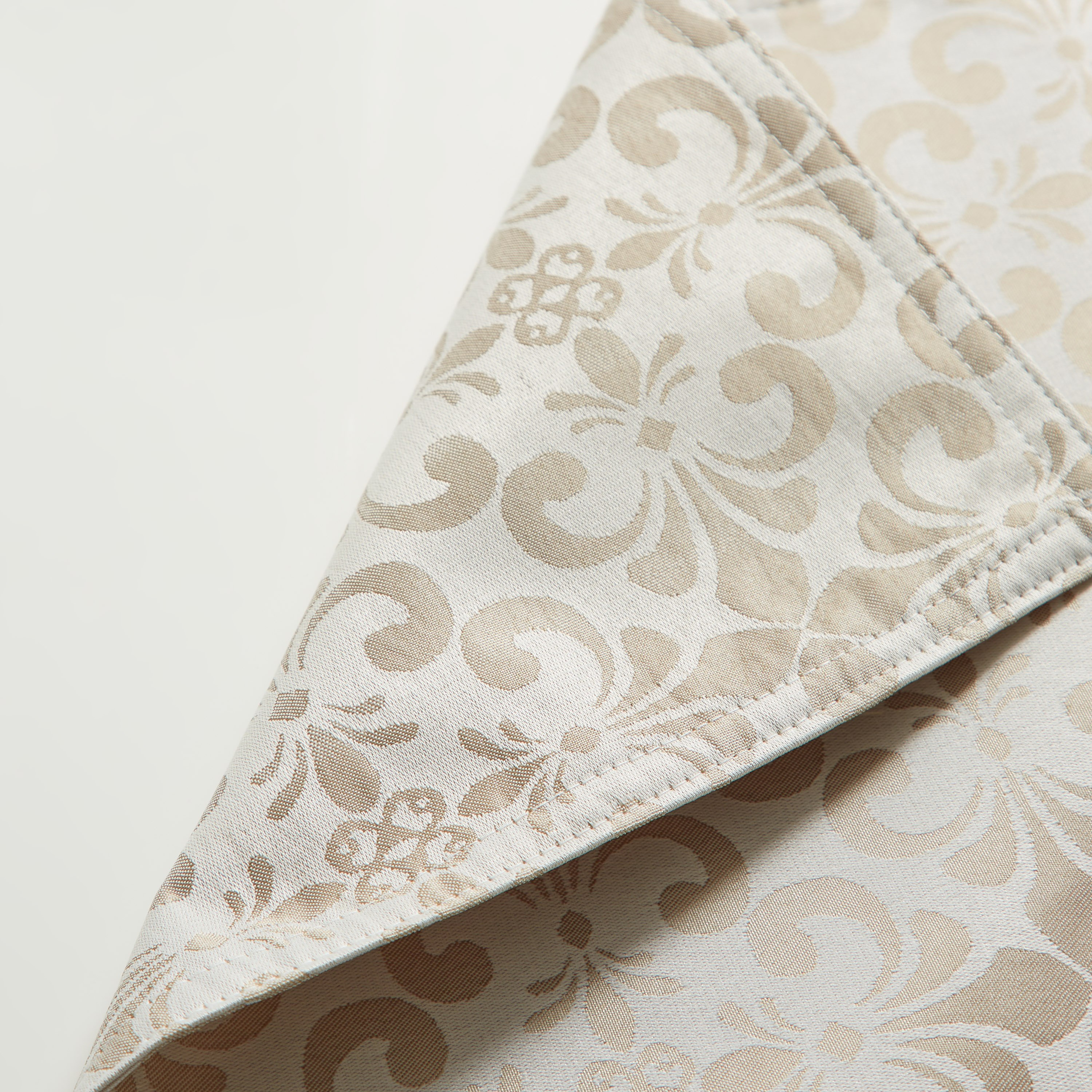 طقم لبادة صحون جاكار قابل للاستخدام على الوجهين قطعتين من هاربر  - 33x48 سم-hbxdecorandfurnishings-homefurnishings-tablelinens-image-3