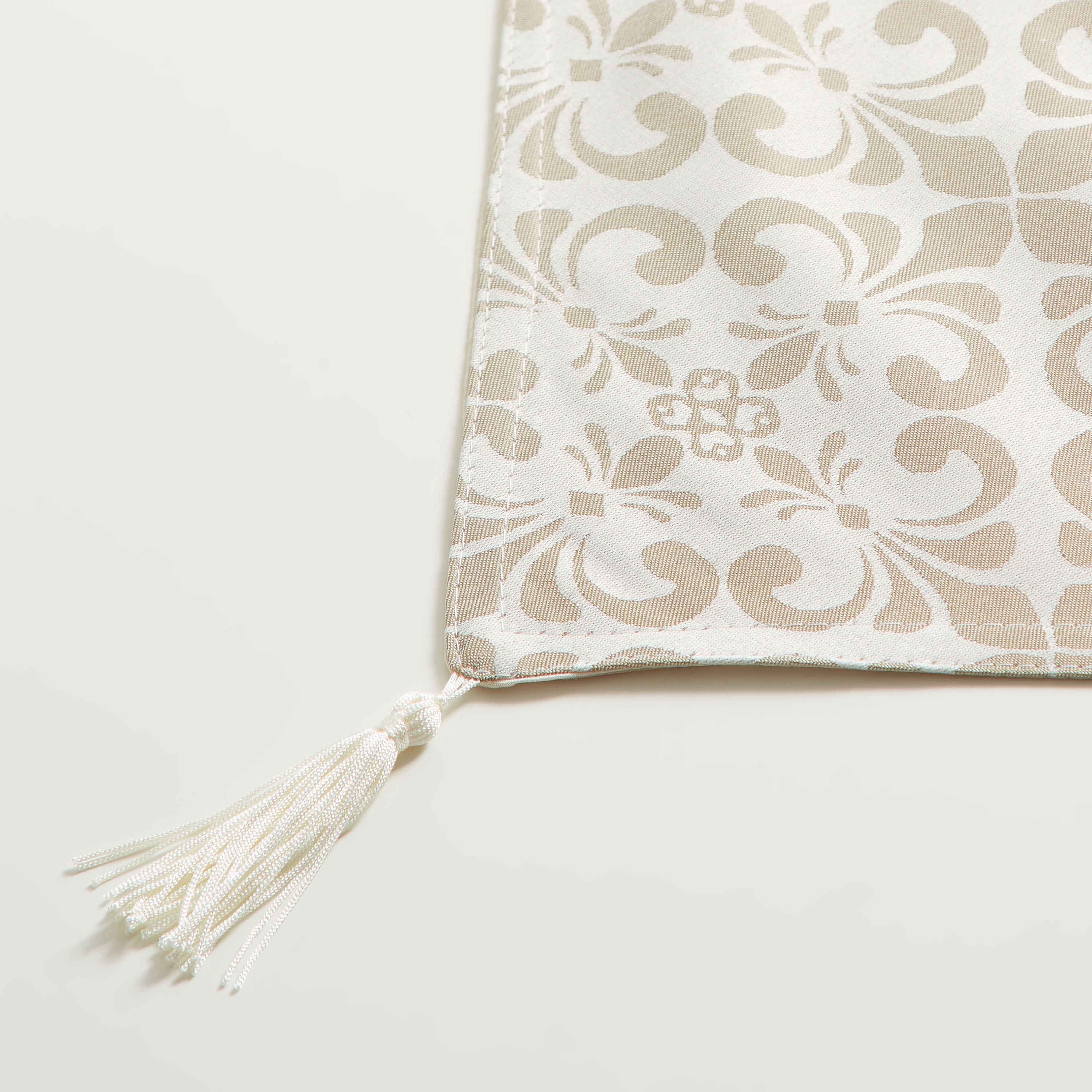 مفرش طاولة جاكار من هاربر - 33x120 سم-hbxdecorandfurnishings-homefurnishings-tablelinens-image-2