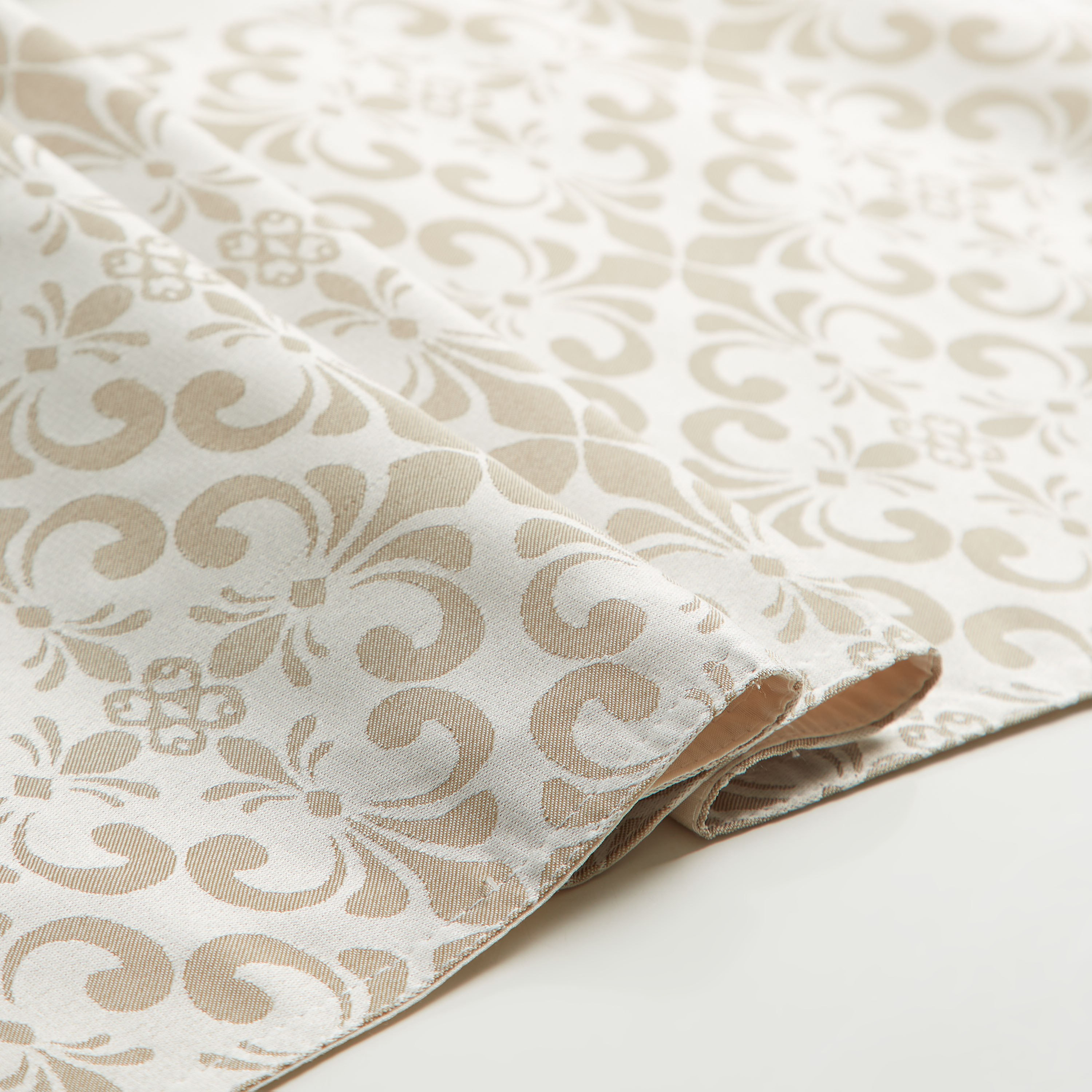 مفرش طاولة جاكار من هاربر - 33x120 سم-hbxdecorandfurnishings-homefurnishings-tablelinens-image-3