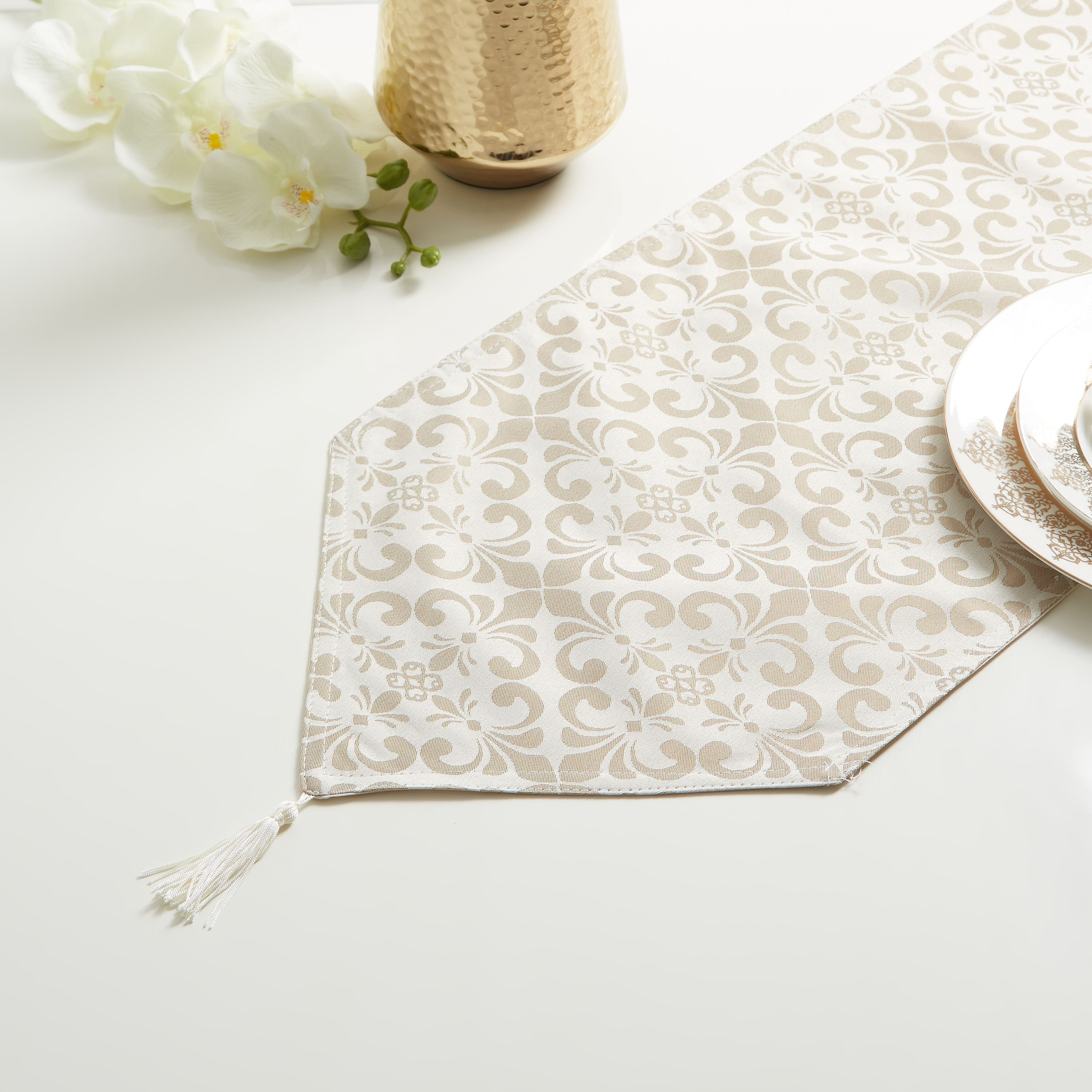 مفرش طاولة جاكار من هاربر- 33x180 سم-hbxdecorandfurnishings-homefurnishings-tablelinens-image-1