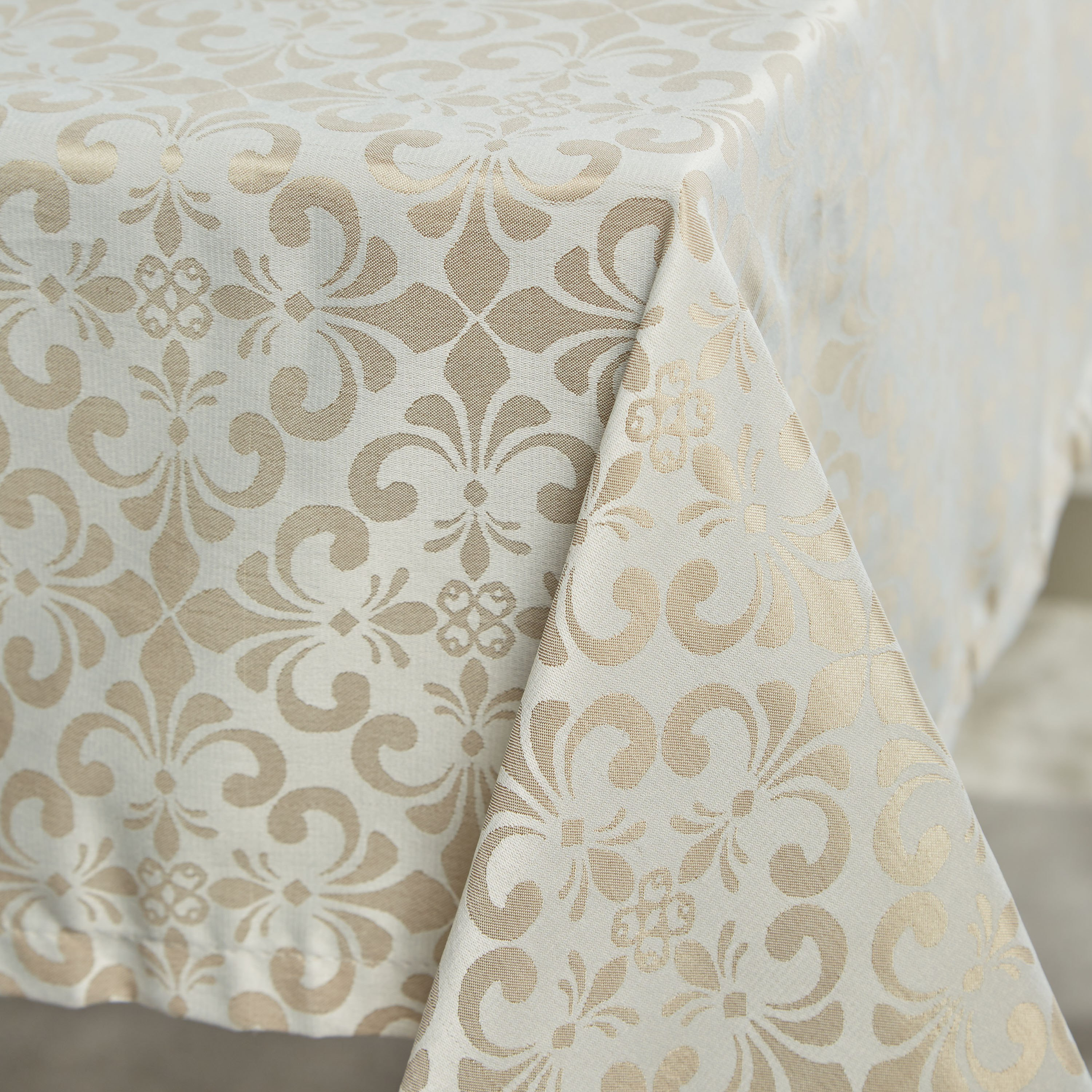 مفرش طاولة جاكار من هاربر - 140 × 200 سم-hbxdecorandfurnishings-homefurnishings-tablelinens-image-2