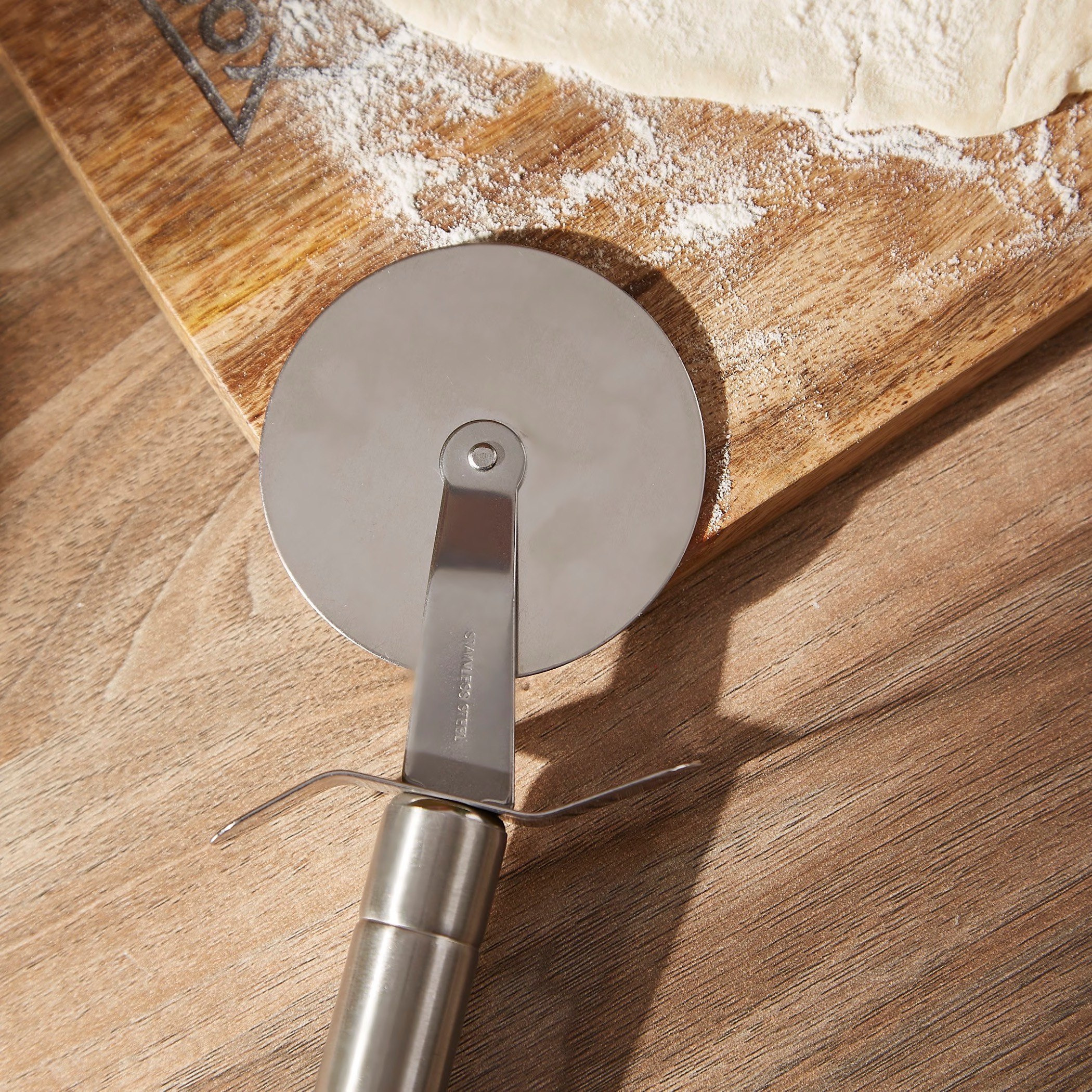 أداة تقطيع البيتزا من جراسيا-hbxhomeware-hbxkitchen-image-3