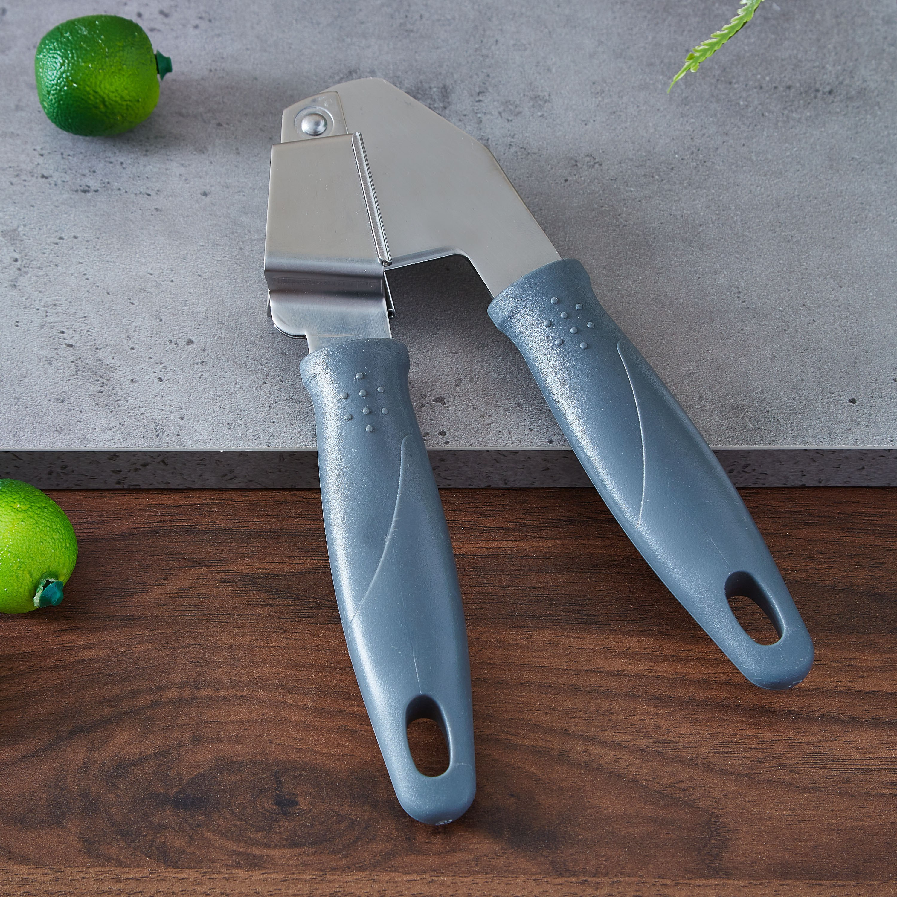 Gracia Garlic Press-hbxhomeware-hbxkitchen-image-1