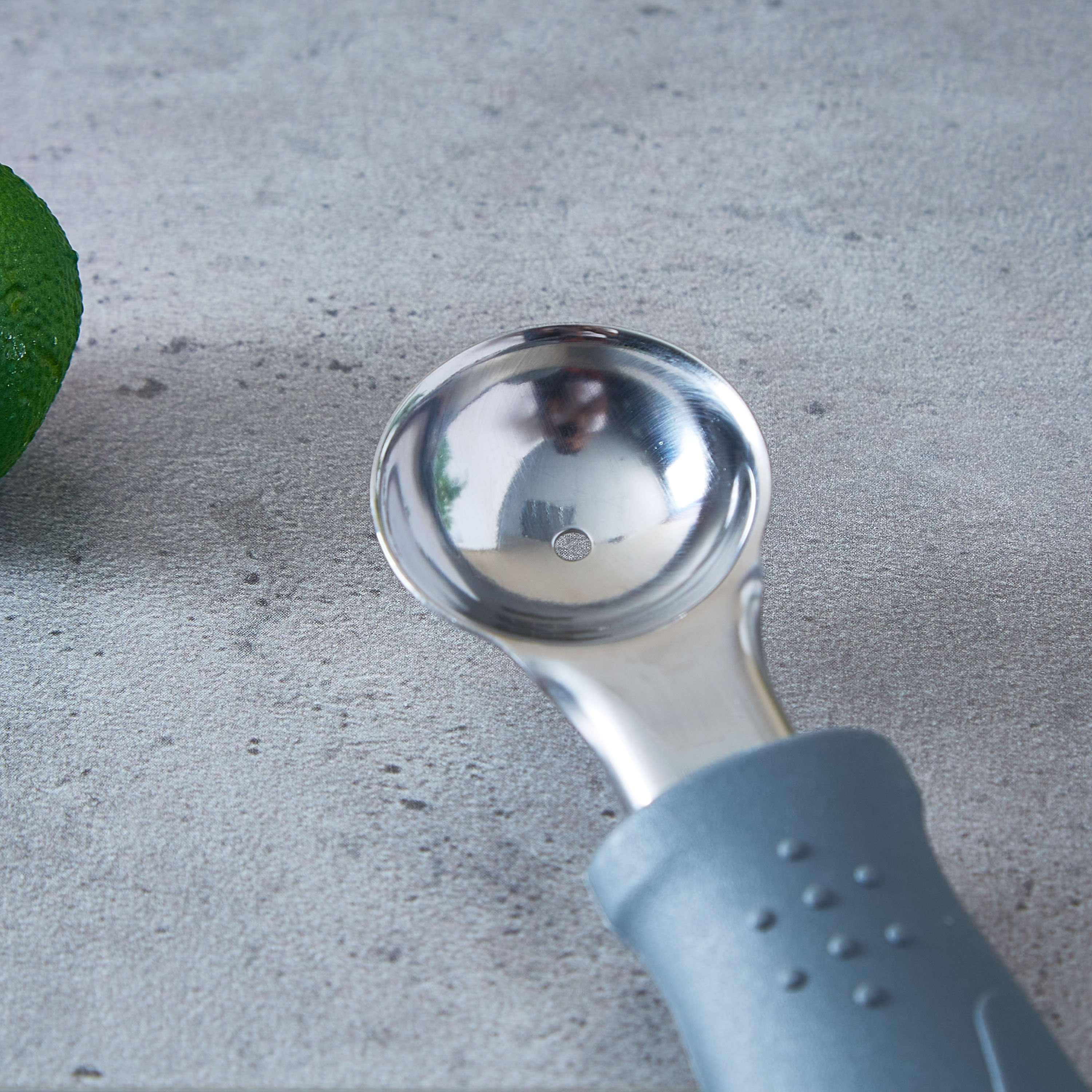 مغرفة كرات بطيخ معدنية من جراسيا-hbxhomeware-hbxkitchen-image-2