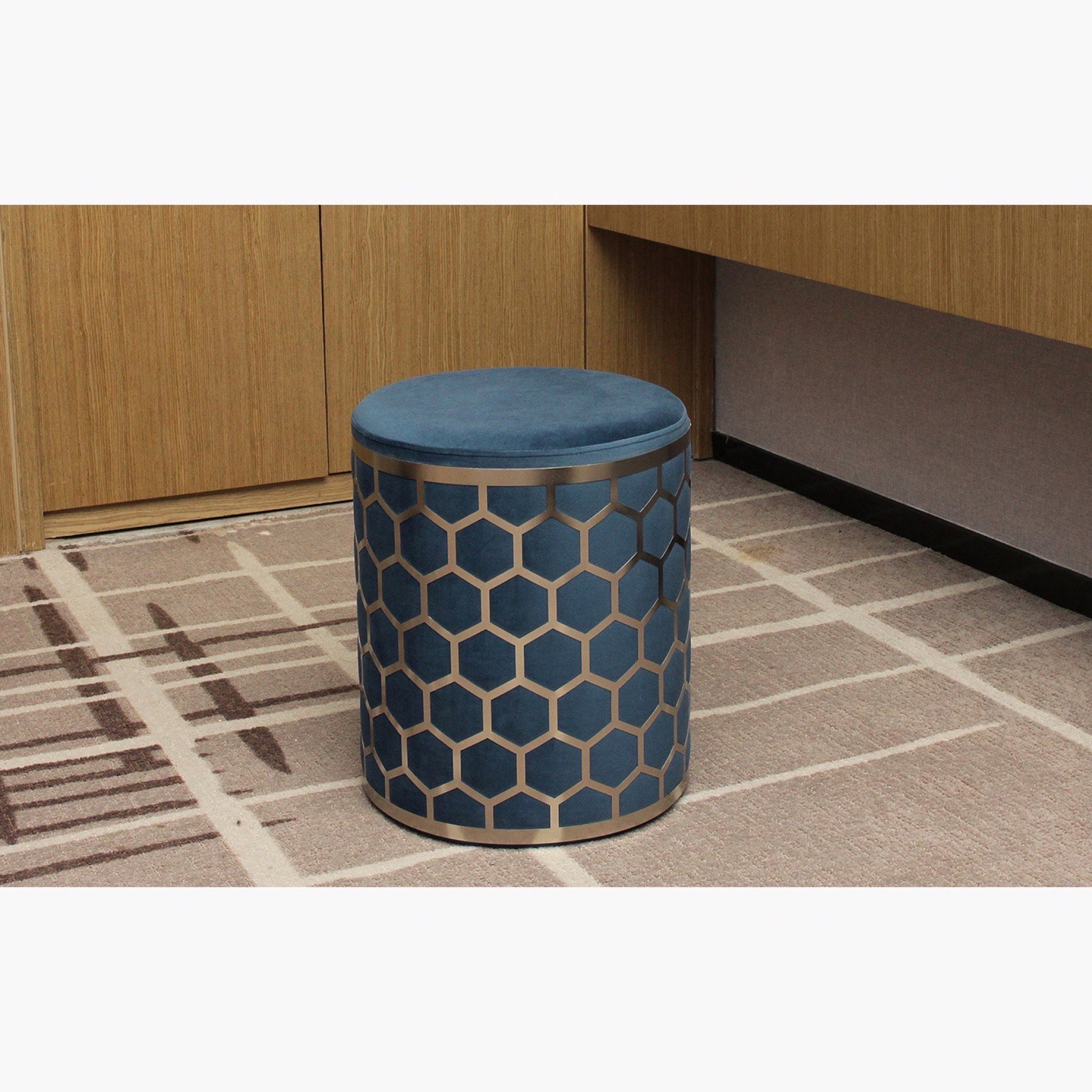 مسند قدم من كورين-hbxlivingroom-sofasandarmchairs-ottomansandfootstools-image-1
