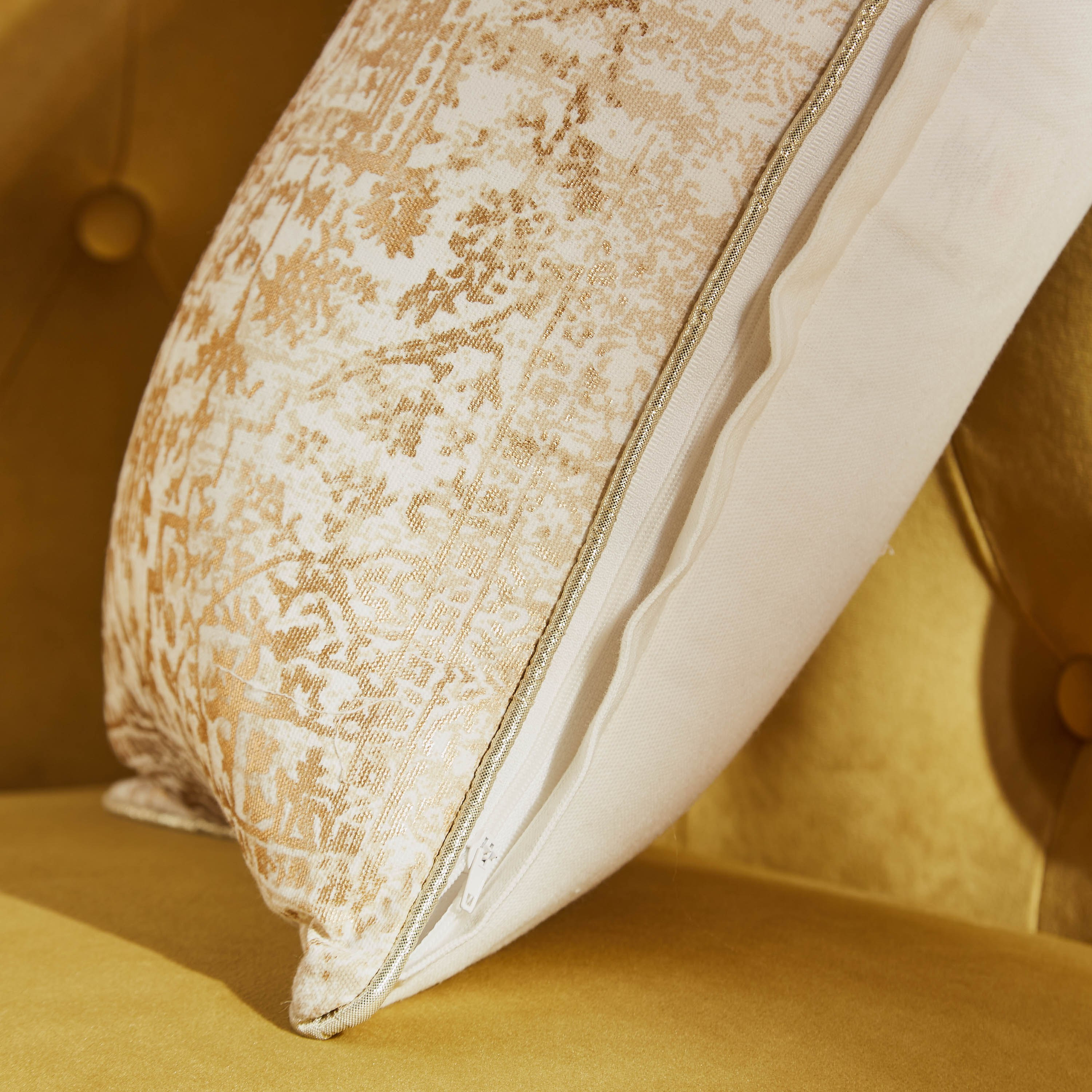 وسادة محشوة بطبعات معدنية بريت من بترا - 30x50 سم-hbxlivingroom-furnishings-cushionsandcovers-filledcushions-image-3