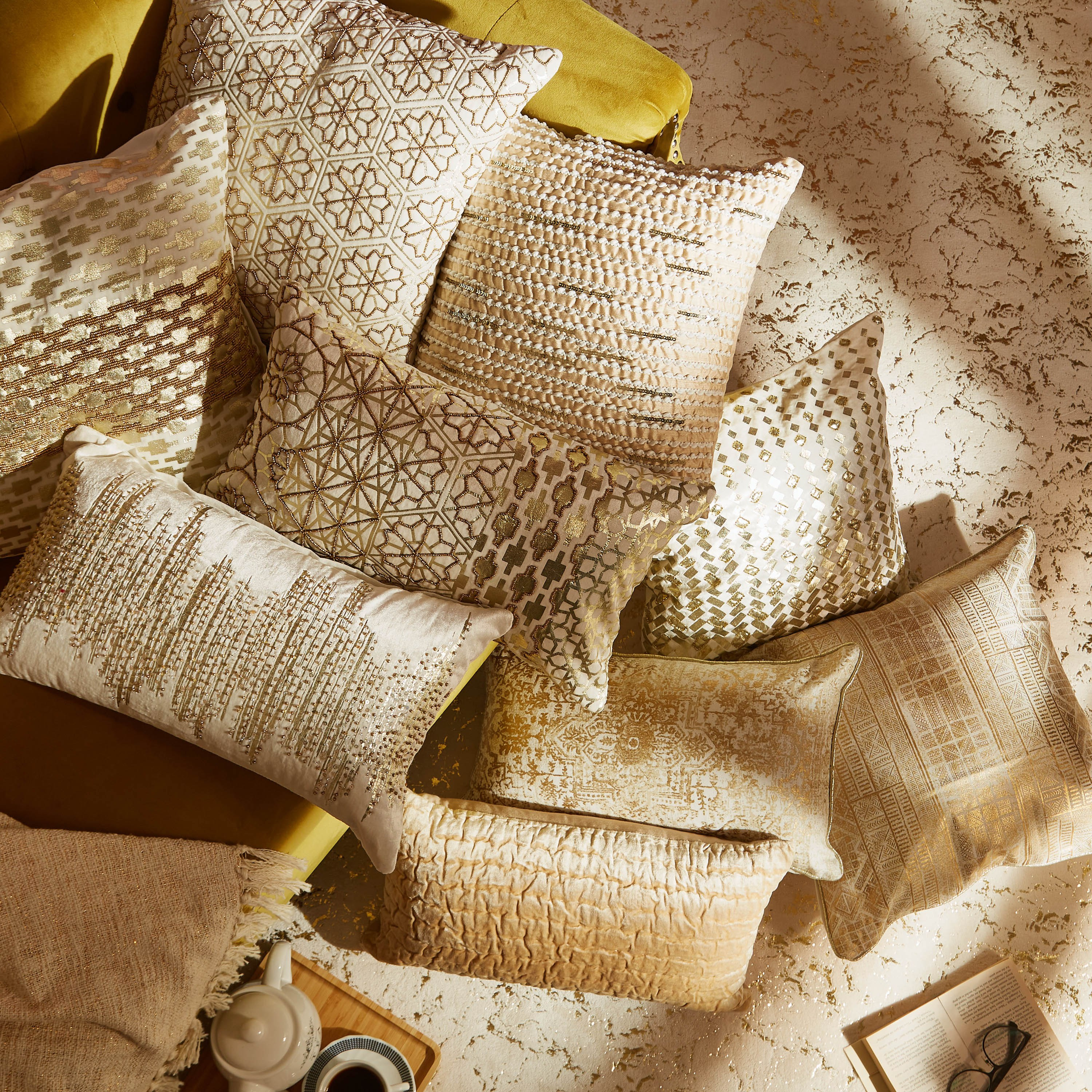 وسادة محشوة بطبعات معدنية بريت من بترا - 30x50 سم-hbxlivingroom-furnishings-cushionsandcovers-filledcushions-image-5