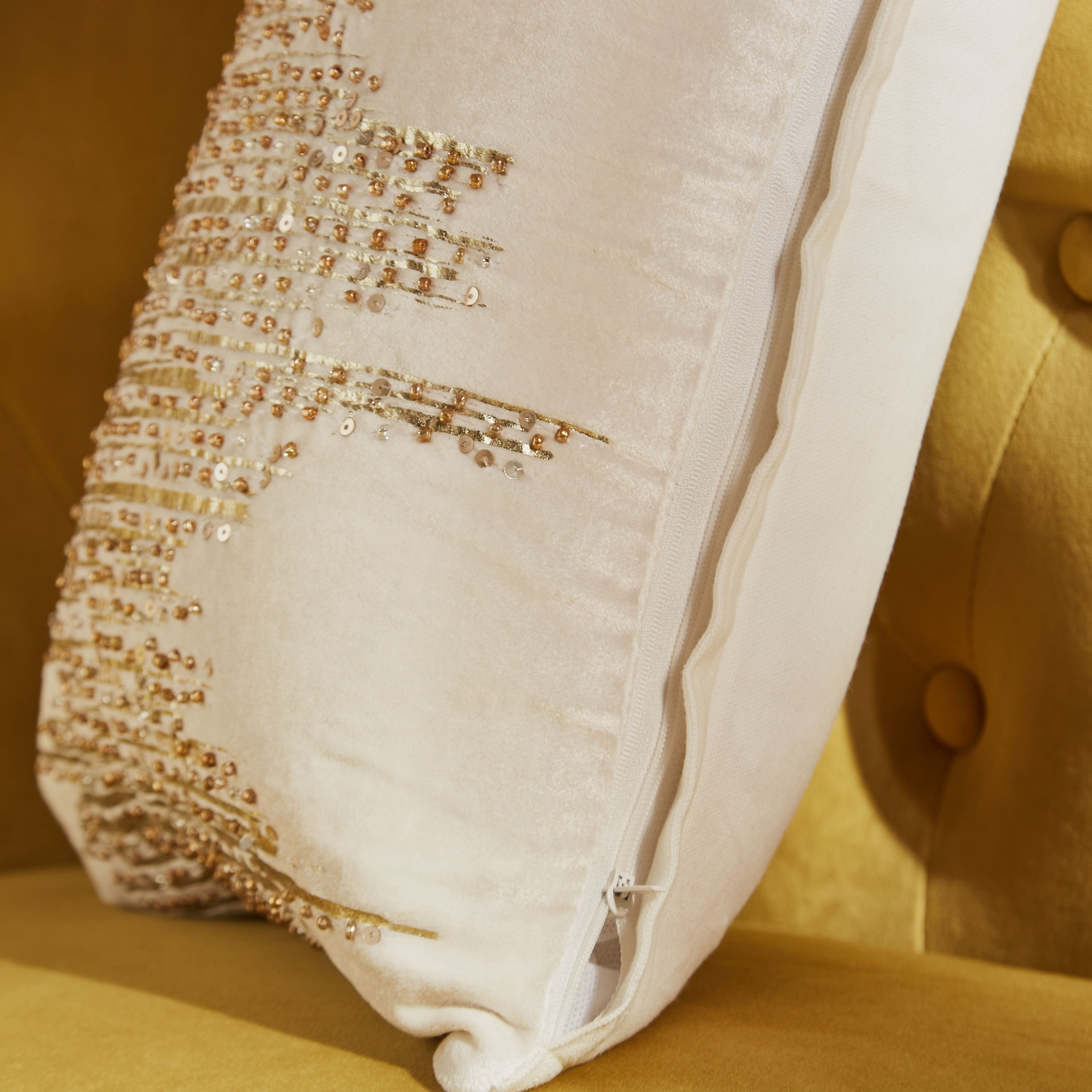 وسادة محشوة مخملية مطرزة من بترا ماسيكا - 30x50 سم-hbxlivingroom-furnishings-cushionsandcovers-filledcushions-image-2