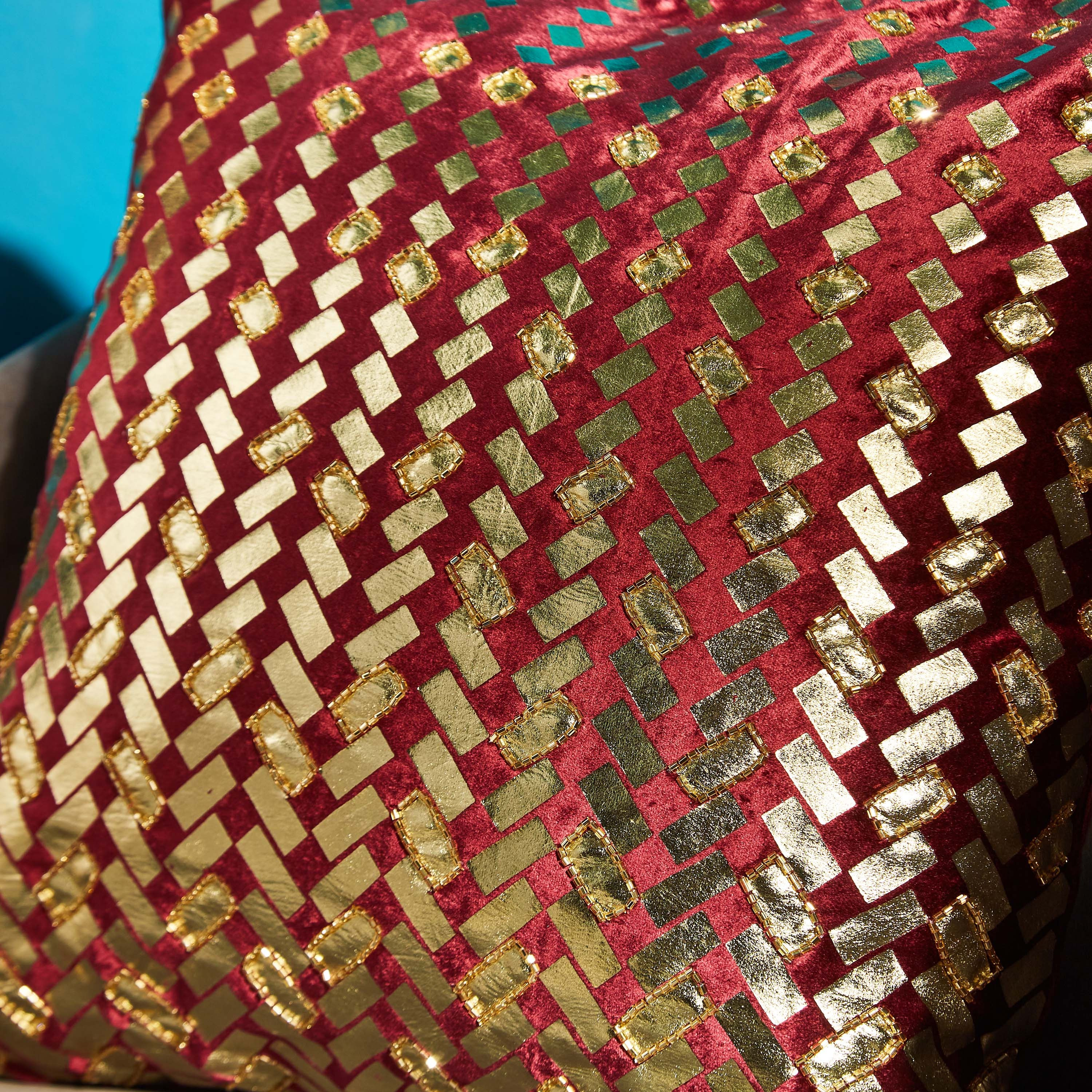 غطاء وسادة مخملي مزين بالخرز إلما من ماجيستيك - 40x40 سم-hbxhomeware-cushionsandcovers-cushioncovers-image-2