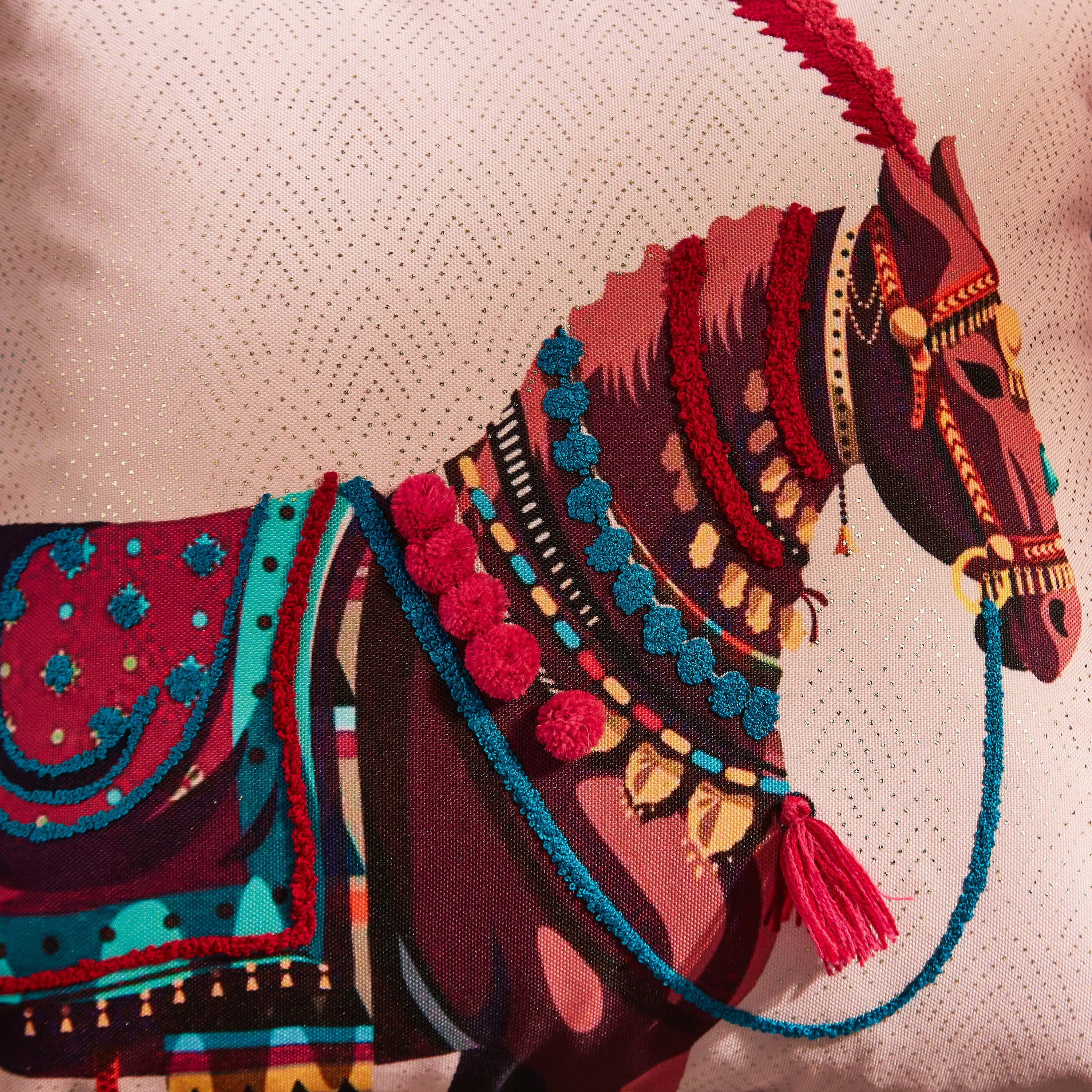وسادة محشوة بطبعات حصان رقمية من ماجيستيك - 40x40  سم-hbxlivingroom-furnishings-cushionsandcovers-filledcushions-image-2
