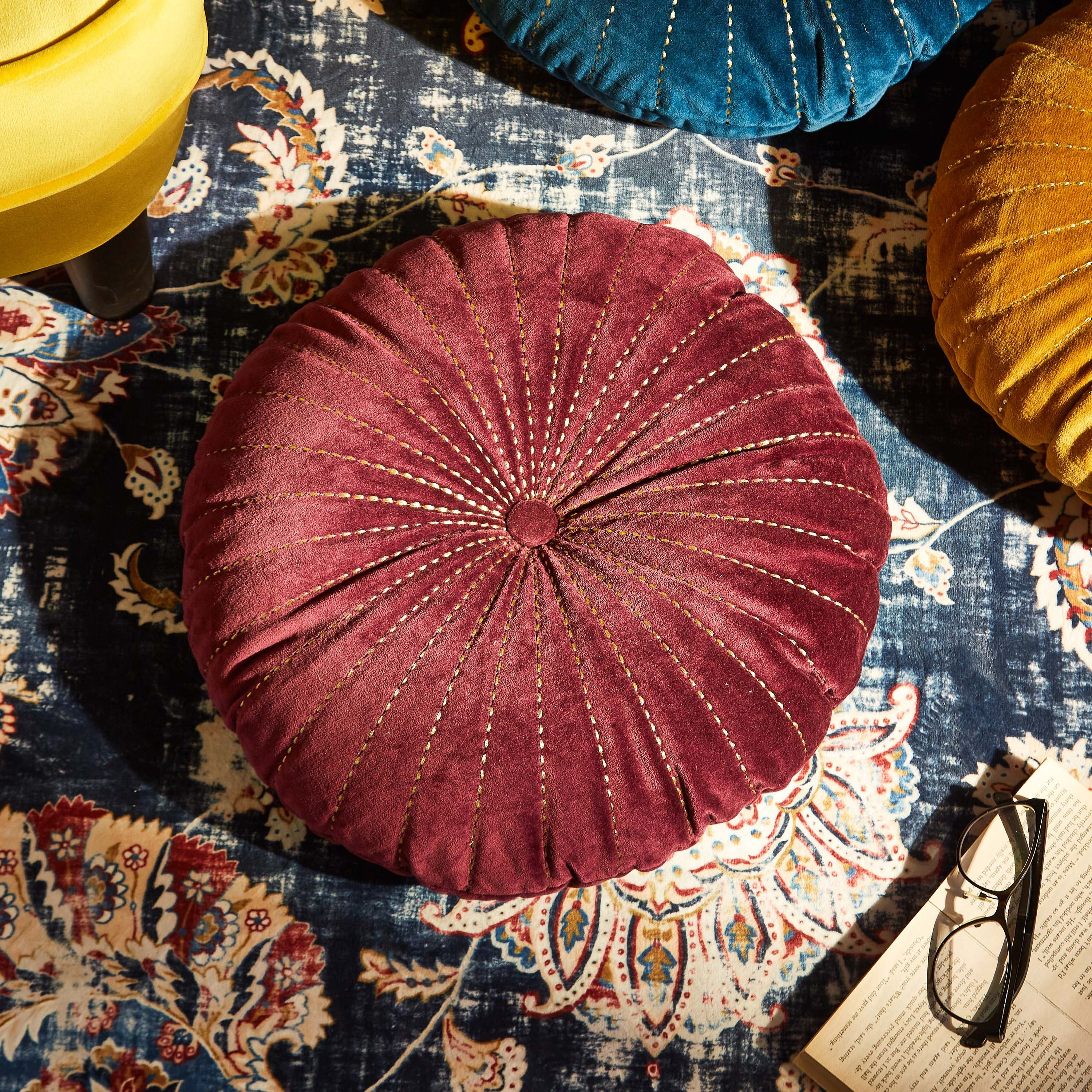 وسادة محشوة مخملية من سيرين- 40 سم-hbxlivingroom-furnishings-cushionsandcovers-filledcushions-image-1