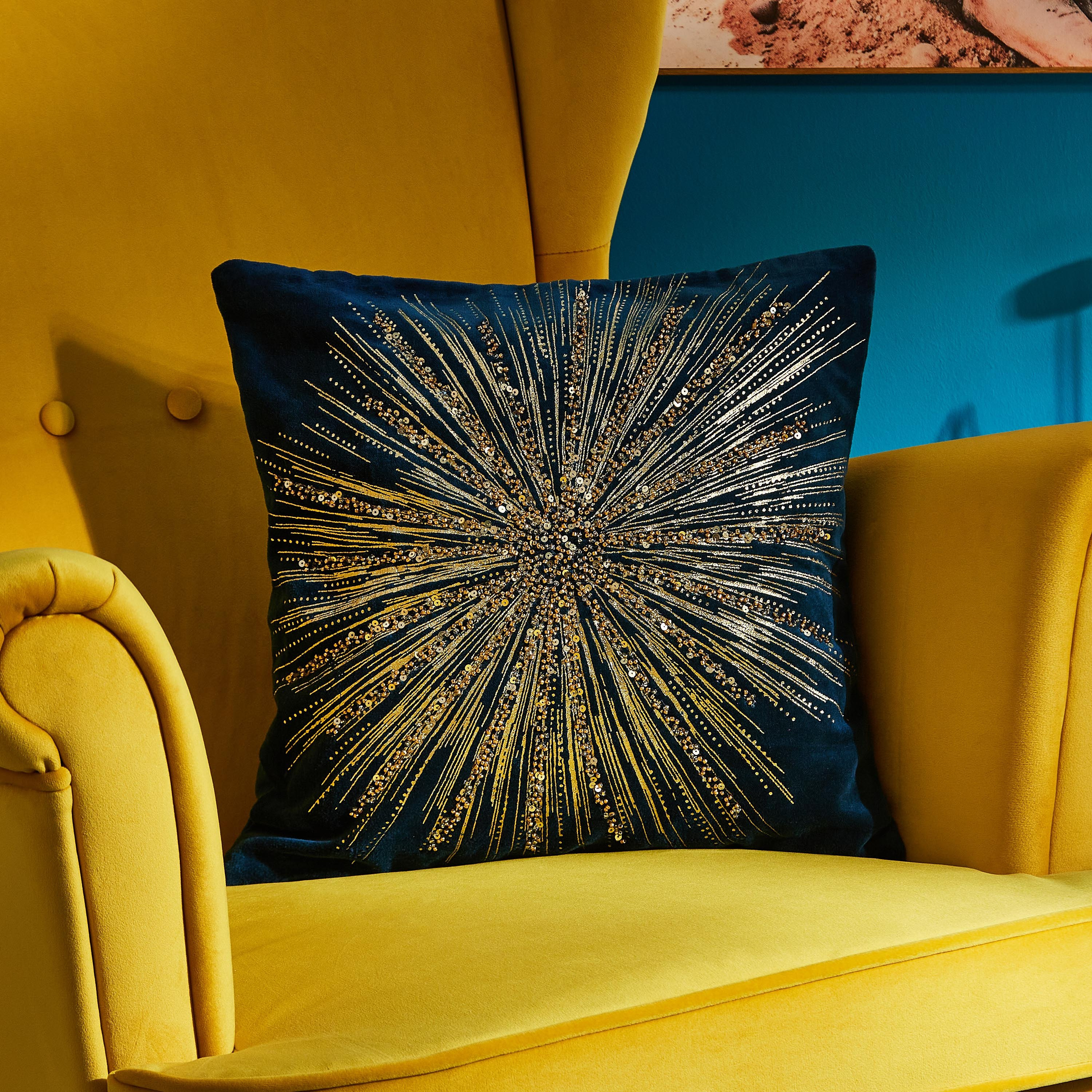 وسادة محشوة مخملية مزينة بالخرز أميرة من ميراج - 40x40 سم-hbxlivingroom-furnishings-cushionsandcovers-filledcushions-image-1