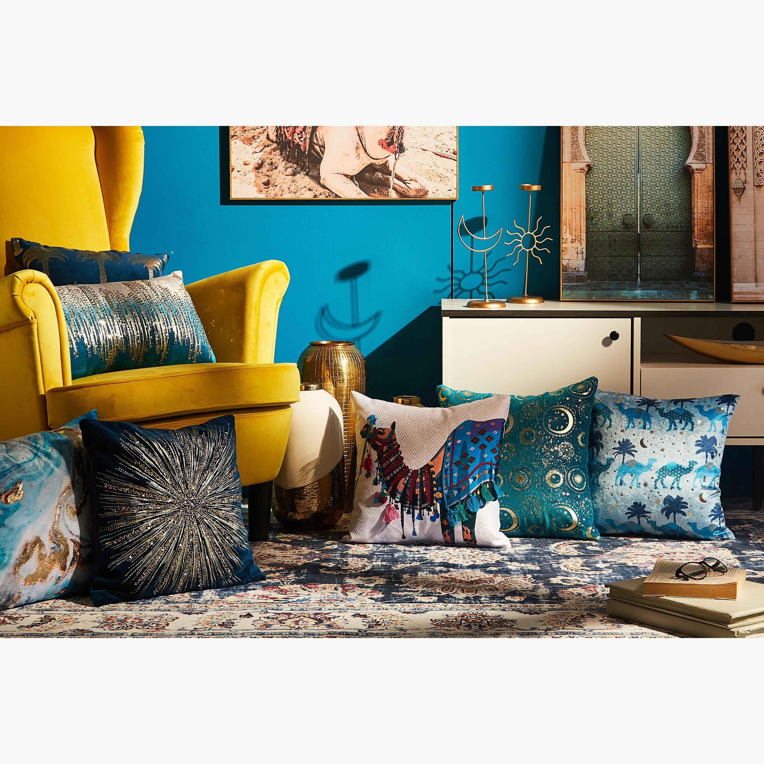 وسادة محشوة مخملية مزينة بالخرز ماهين من ميراج - 30x50 سم-hbxlivingroom-furnishings-cushionsandcovers-filledcushions-image-4