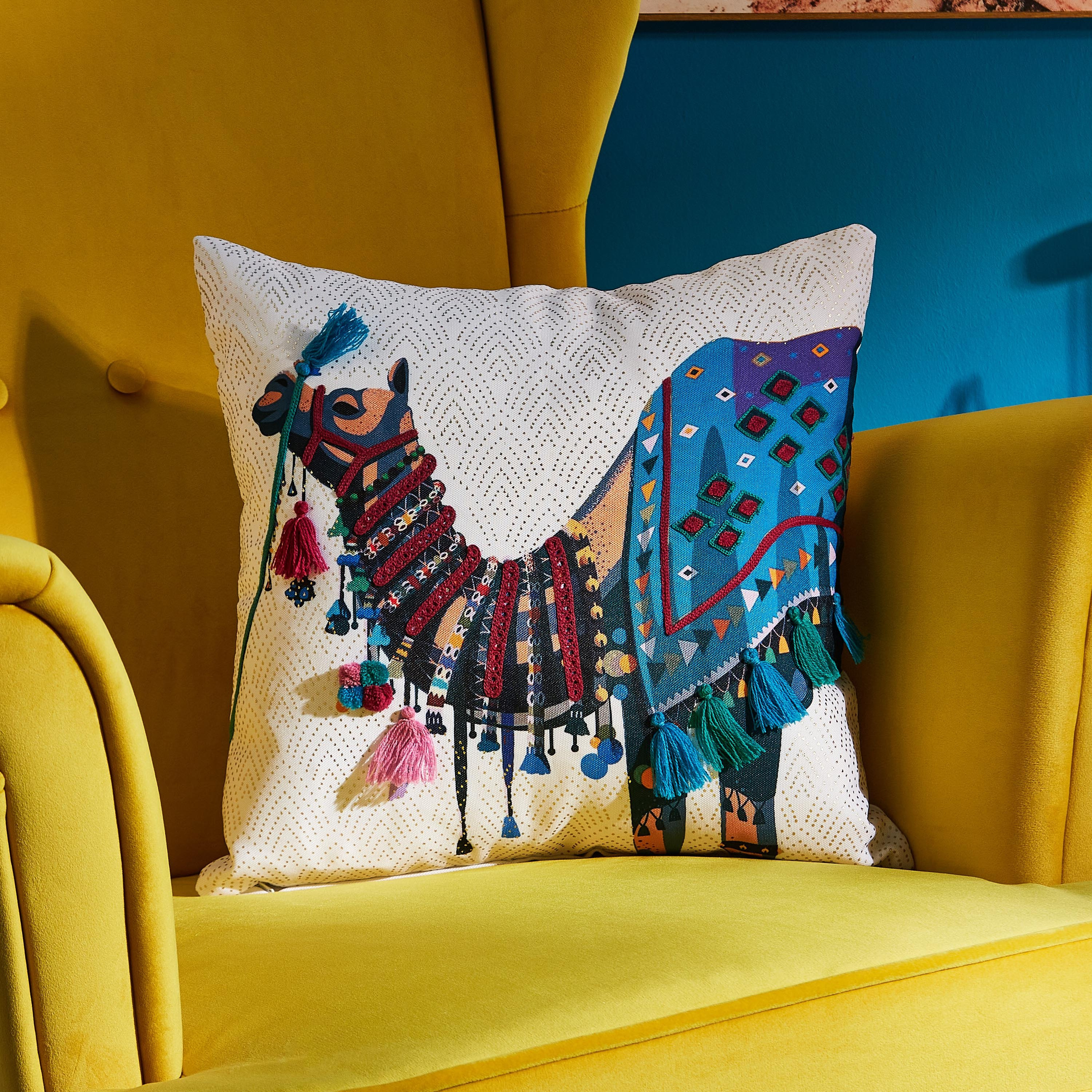وسادة محشوة بطبعات جمل رقمية من ميراج - 40x40  سم-hbxlivingroom-furnishings-cushionsandcovers-filledcushions-image-1